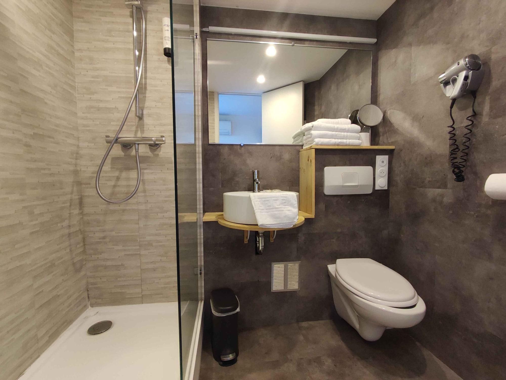 Contact Le Provencal Hotel Bordeaux
