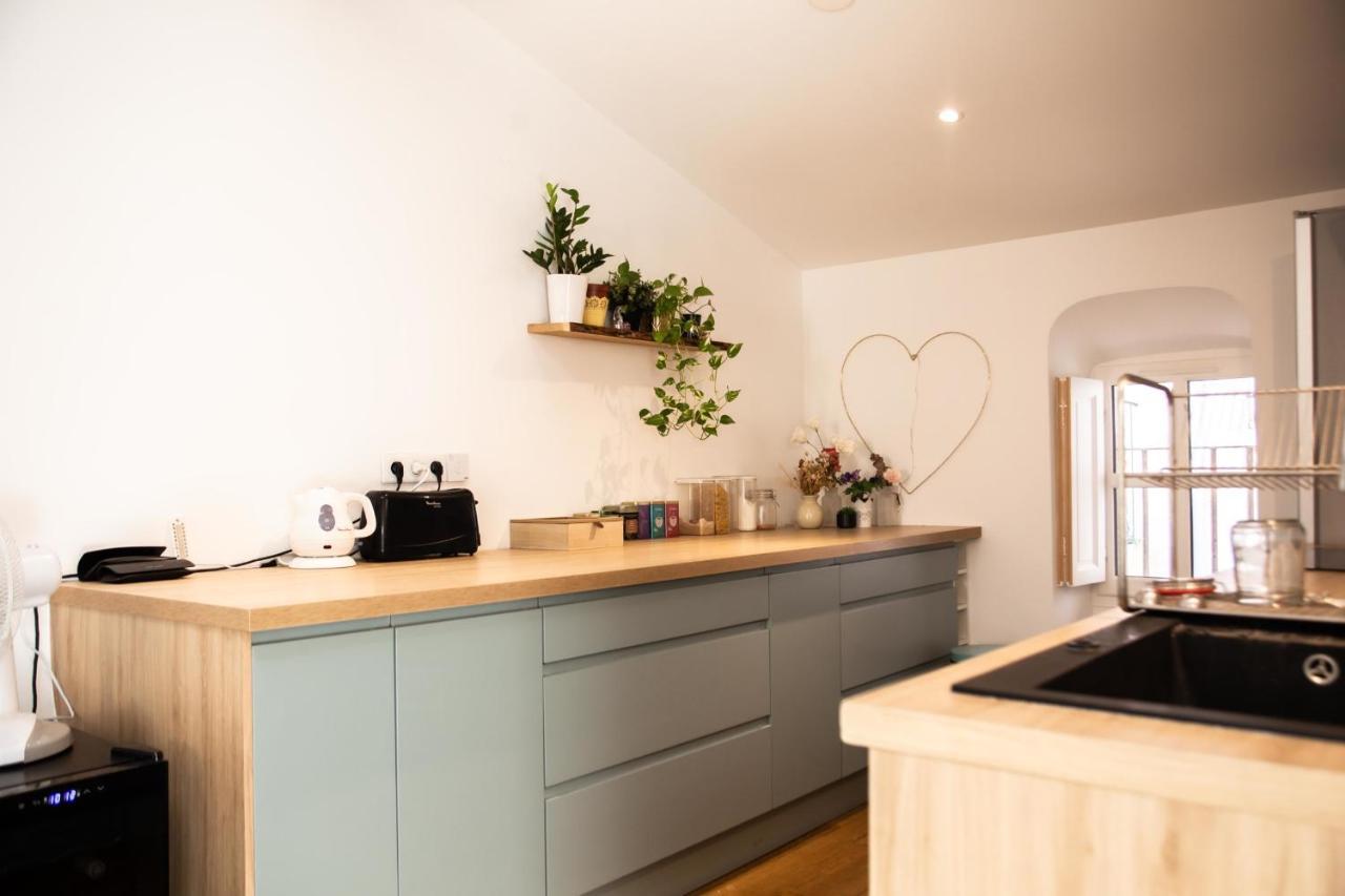 Apartment Rare Gem 2 Steps From The Heart Of *