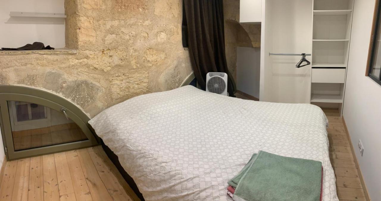 Séjour chez l'habitant Avec Salle De Bain Et Cuisine Privee Centre Historique Avec Climatisation Et Patio *