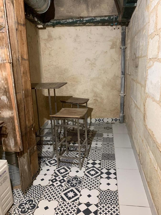 Avec Salle De Bain Et Cuisine Privee Centre Historique Avec Climatisation Et Patio *