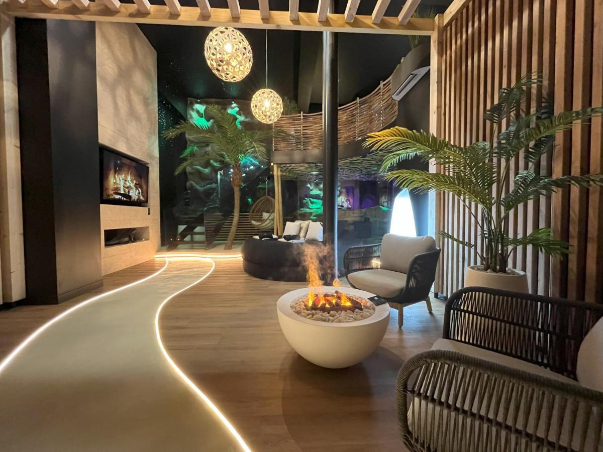 Love hotel Omira - Nuits D'exception & *