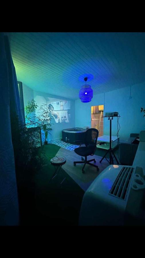Un Jacuzzi A Apartment *