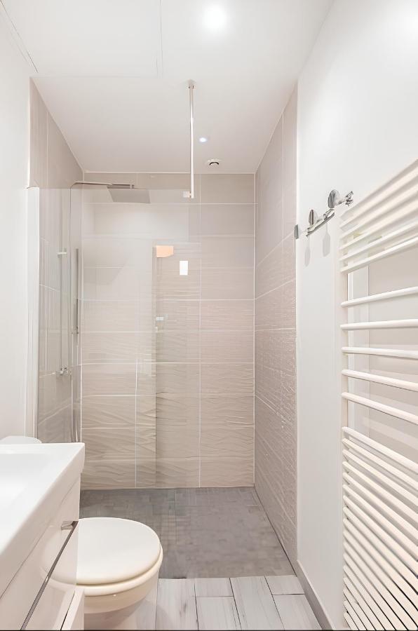 Apartment Secret Jungle Chartrons - Hyper-centre Jacuzzi Bain Balneo & Cinema *
