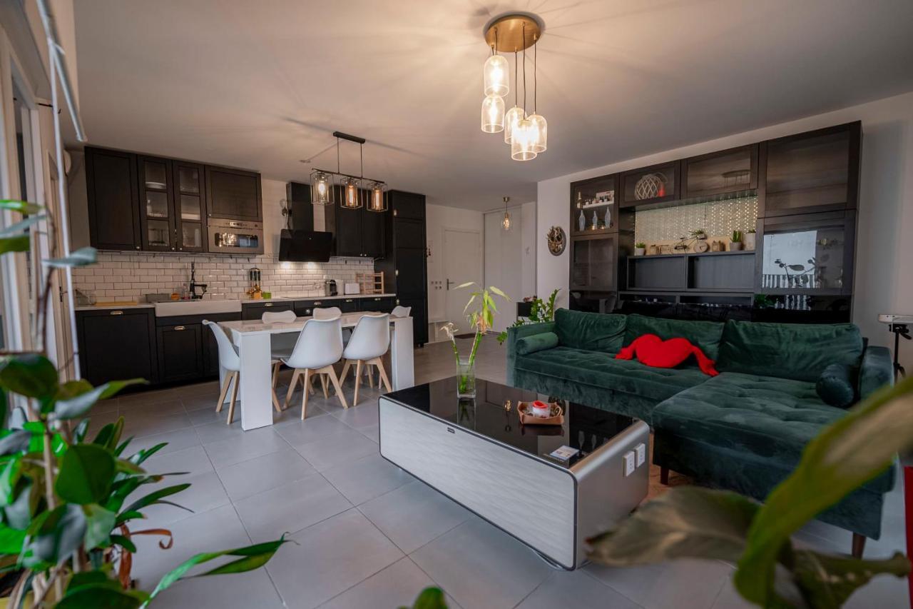Apartment Spacious Near The *