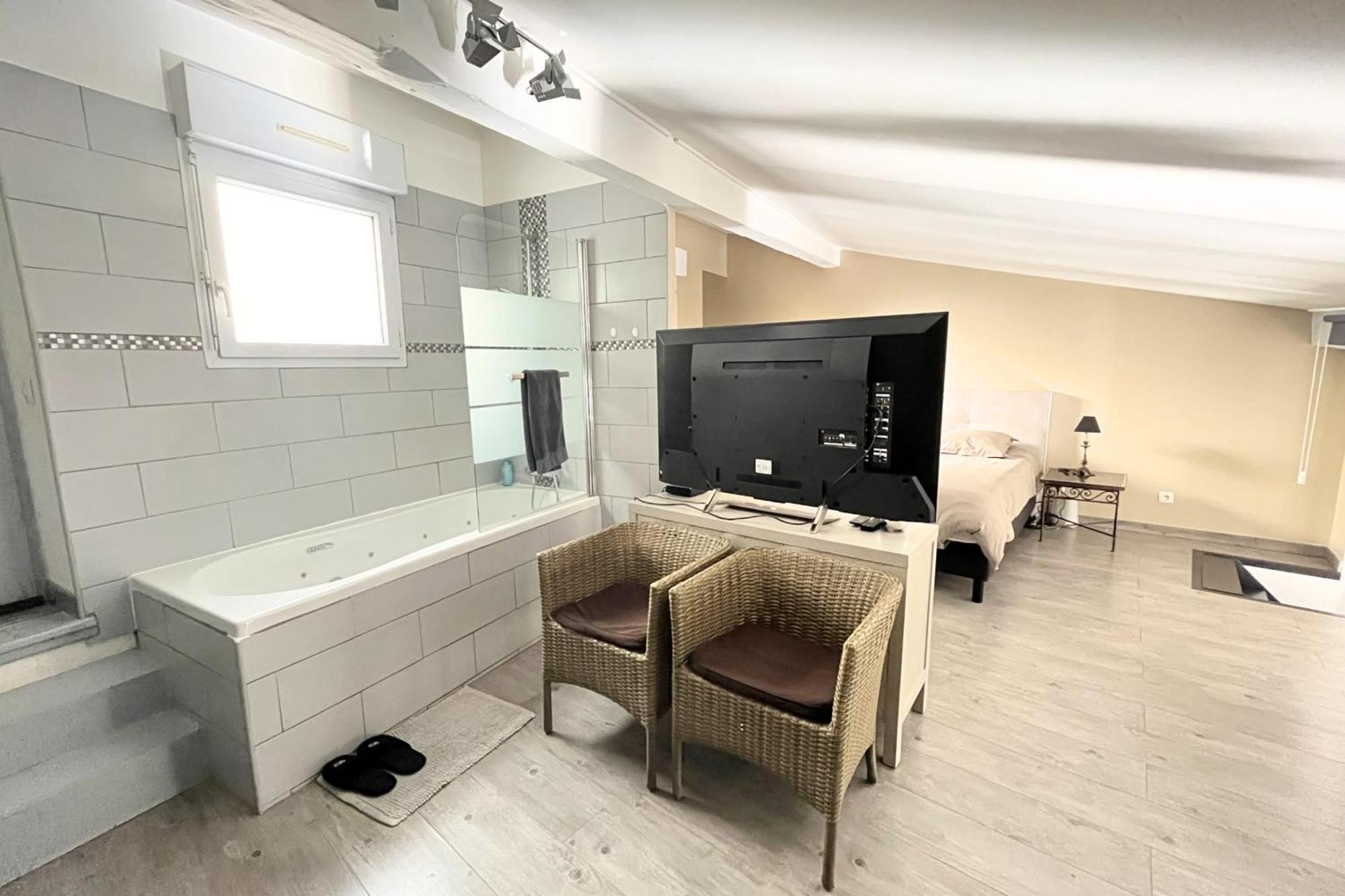 Design And Quiet T3 In Center - Welkeys Apartment *