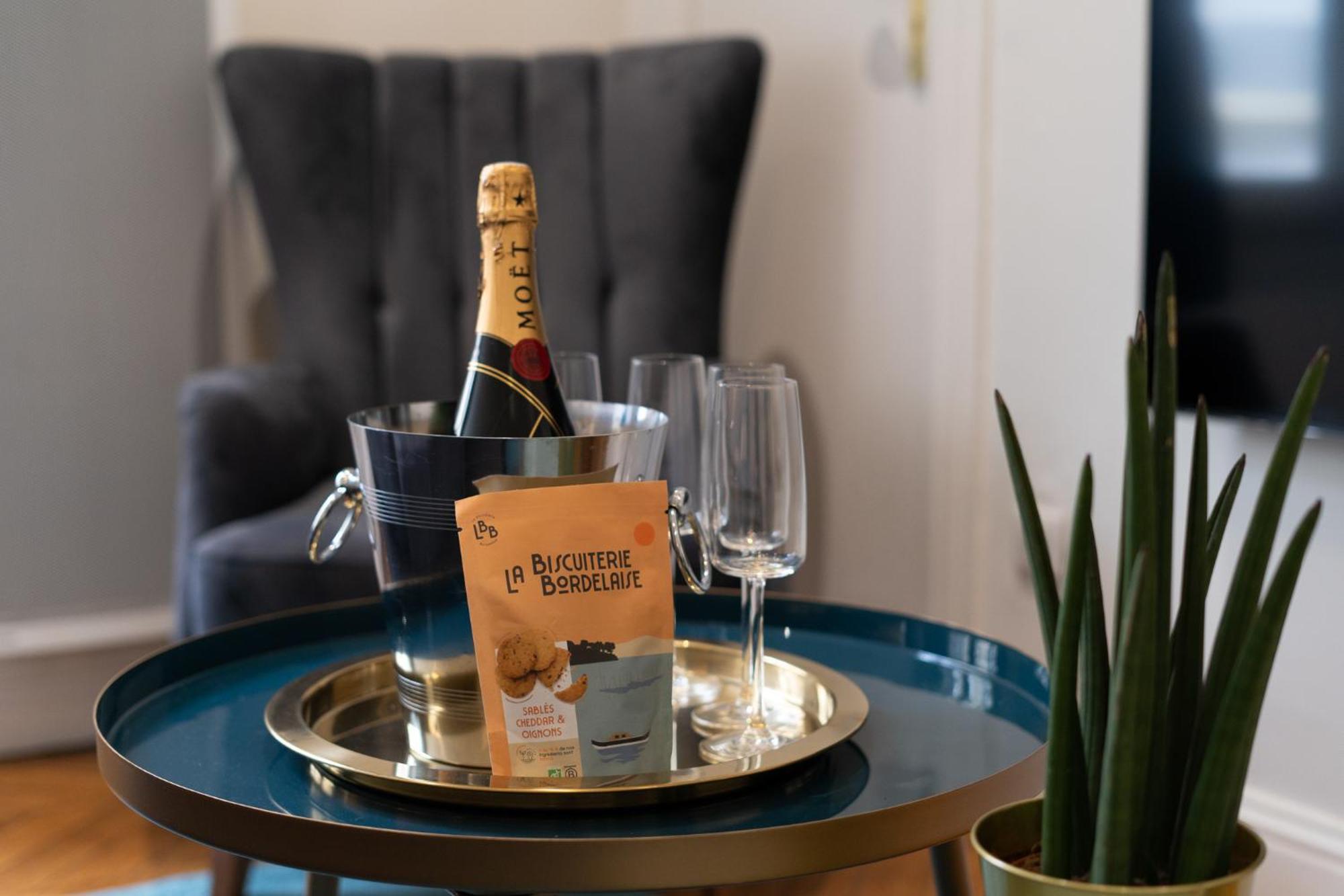 Apartment Madeleine's Rated 8 Traveller Center Appartments Bordeaux