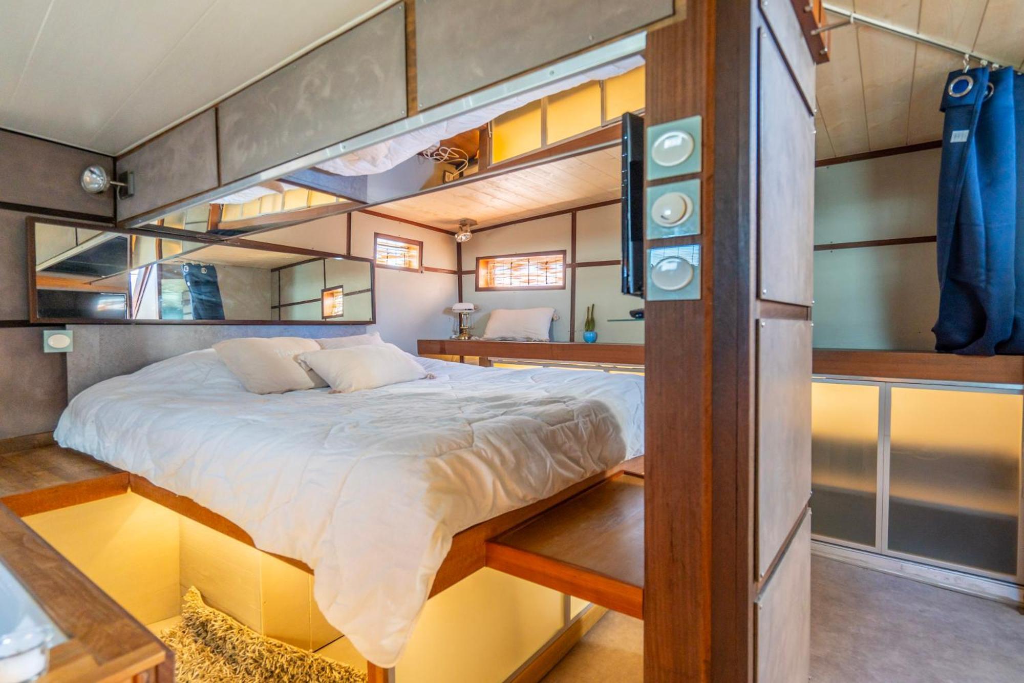 Boat, Vintage Yacht Botel Bordeaux