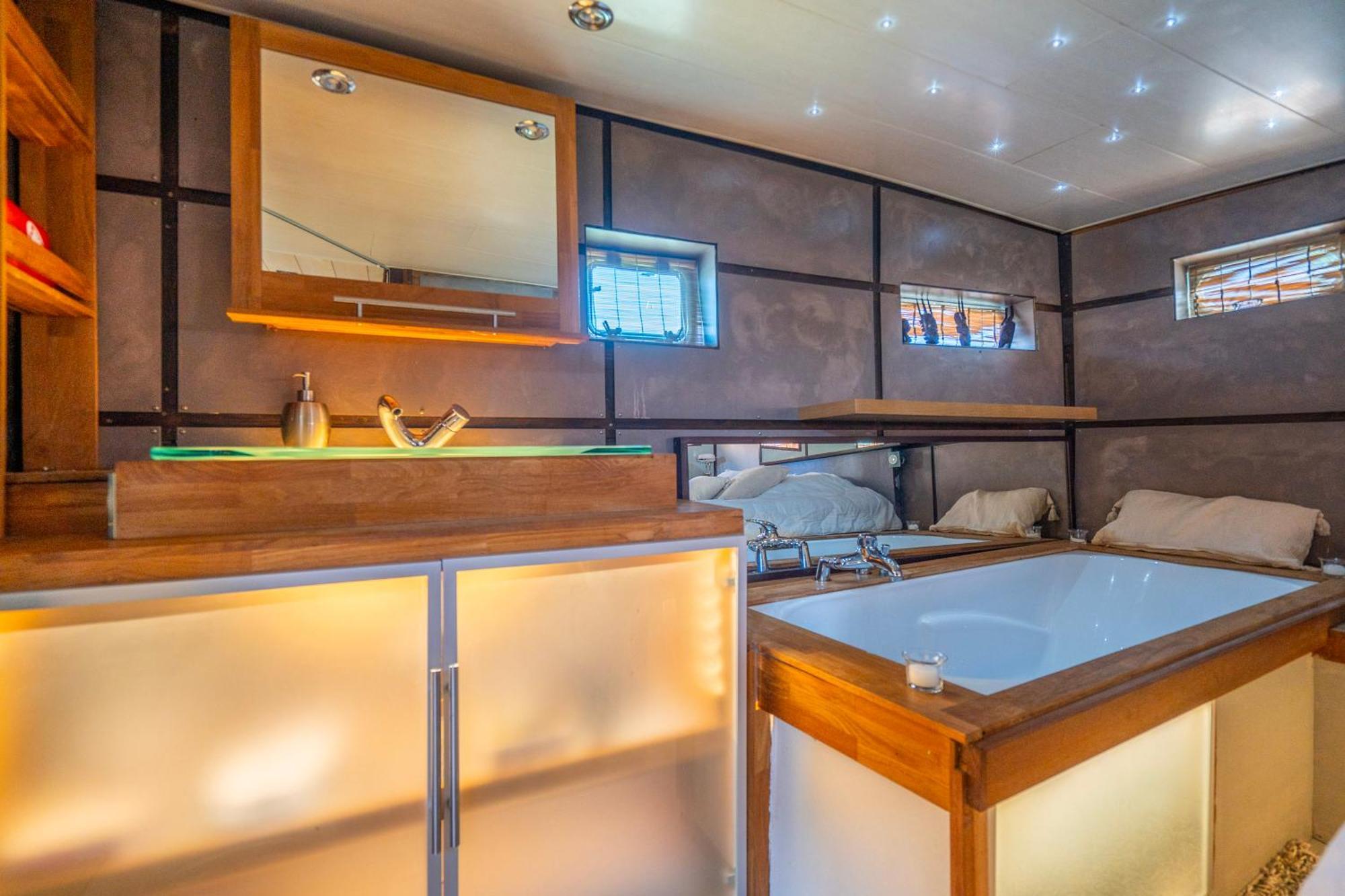 Boat, Vintage Yacht * Bordeaux