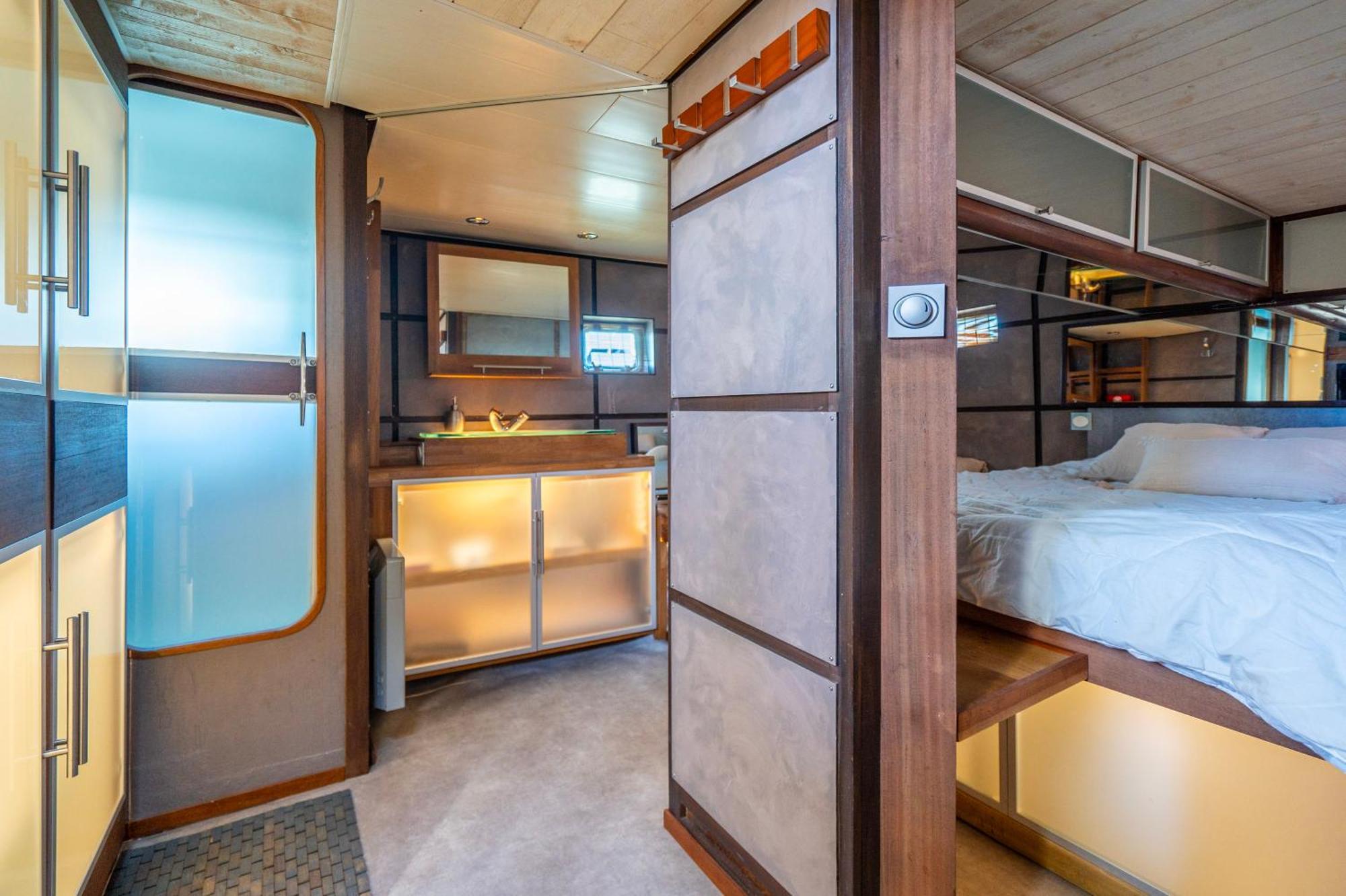 Botel Boat, Vintage Yacht