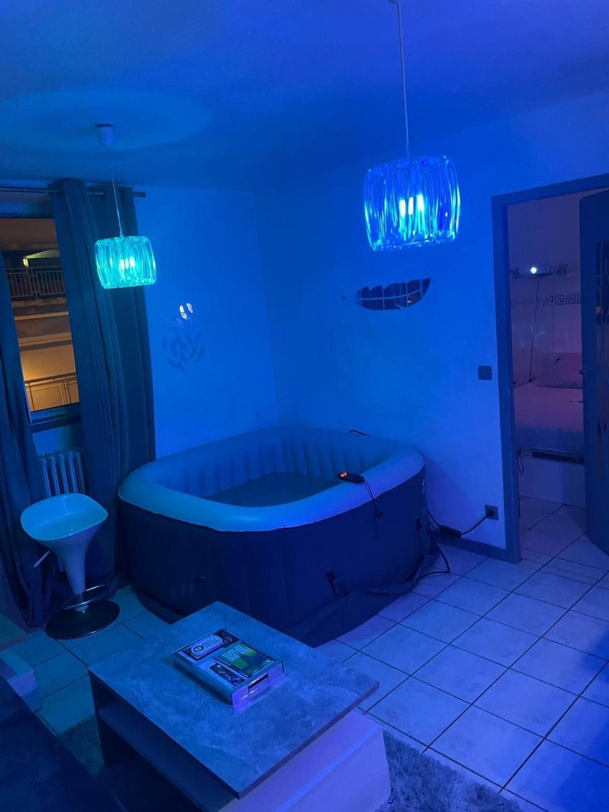 Apartment Jacuzzi Au Coeur De *