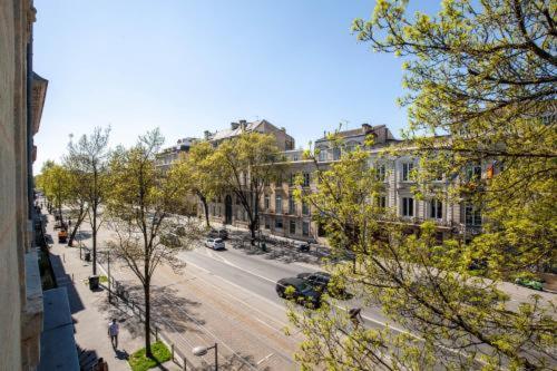 Lovely With Exceptional Terrace Apartment *