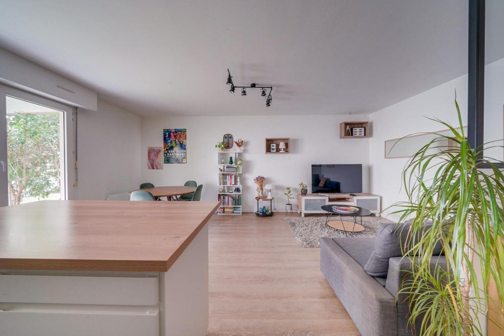 Pleasant Flat In With Terrace And Parking Apartment Bordeaux