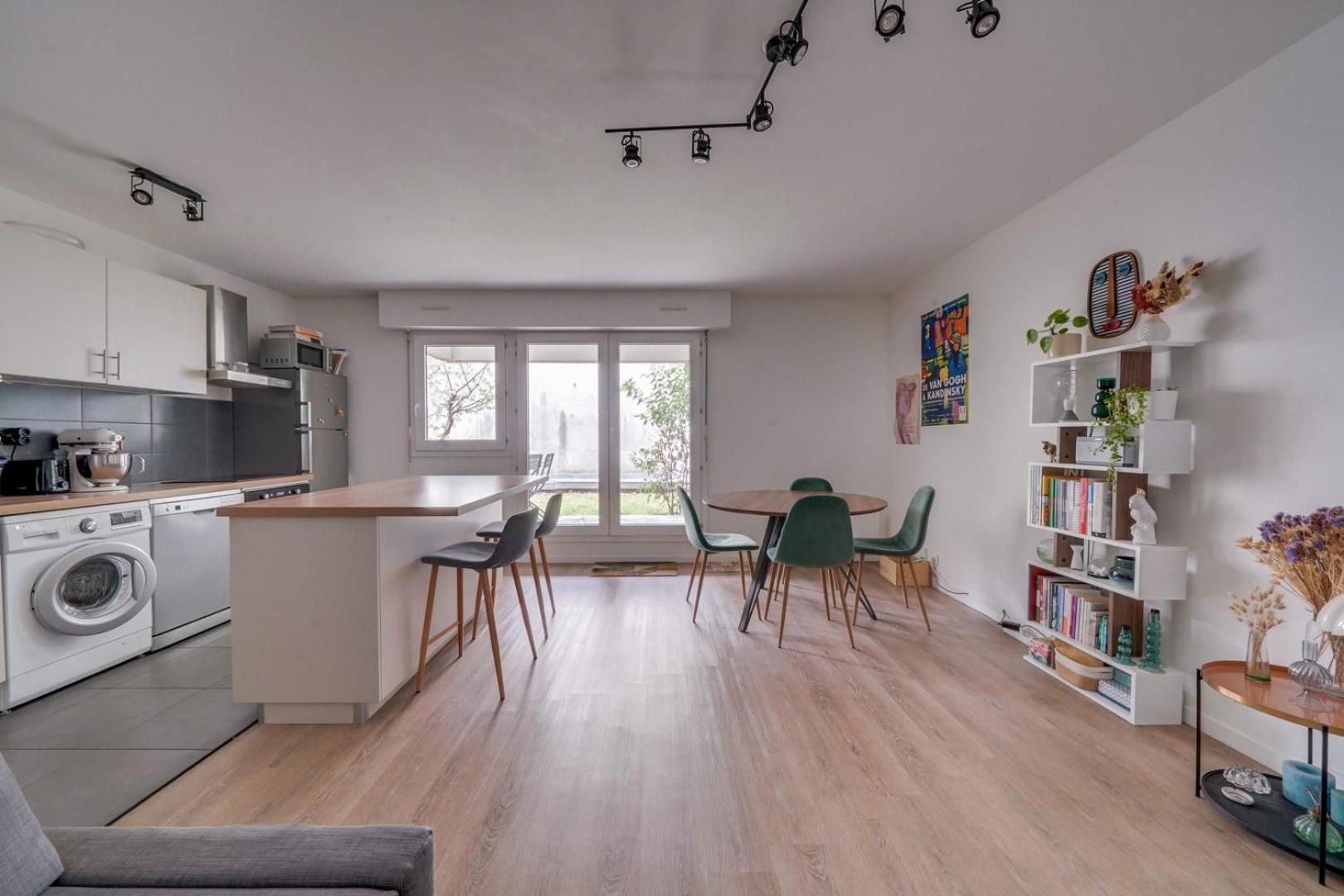 Pleasant Flat In With Terrace And Parking Apartment