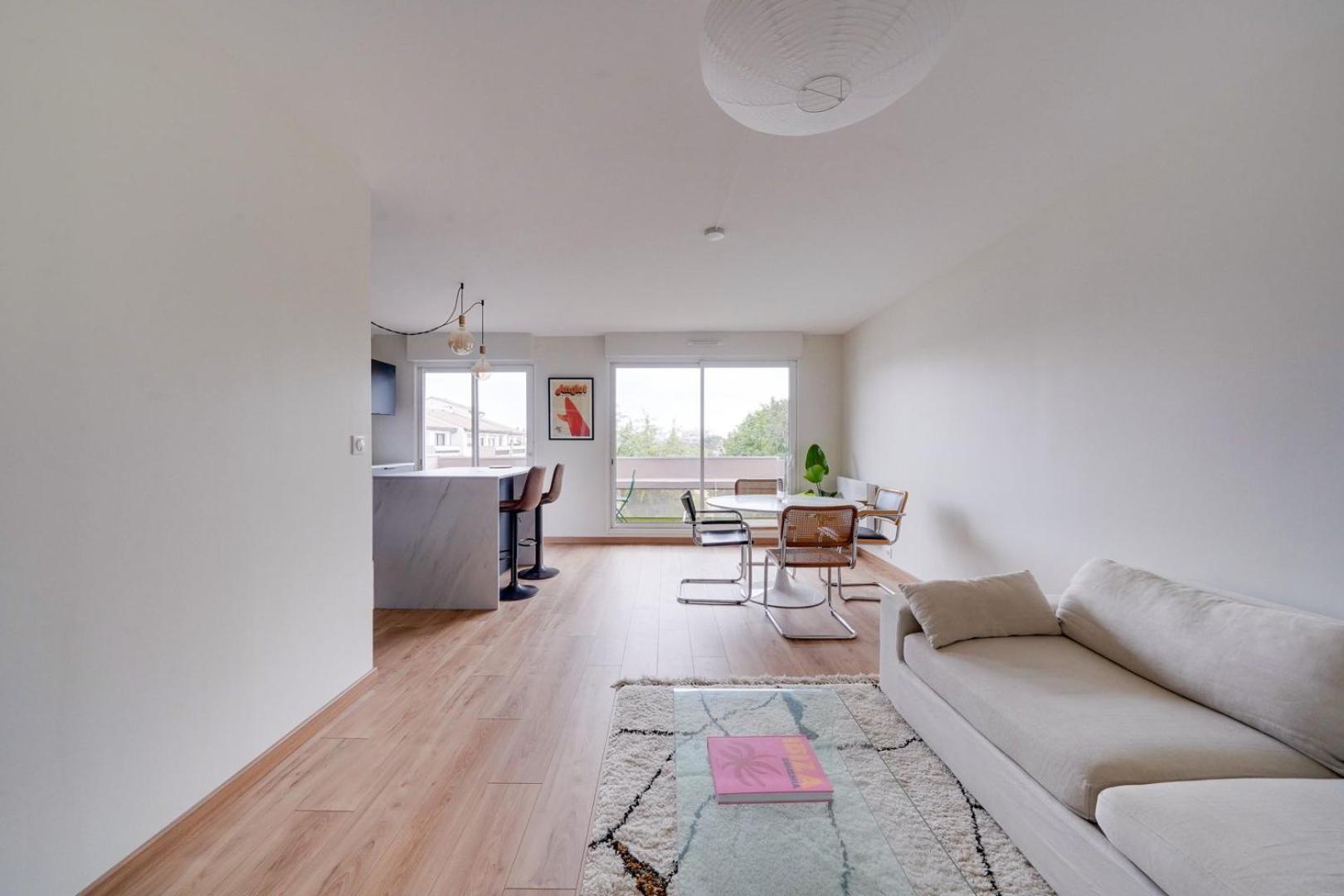Nice With Balcony St Genes And Parking Apartment Bordeaux