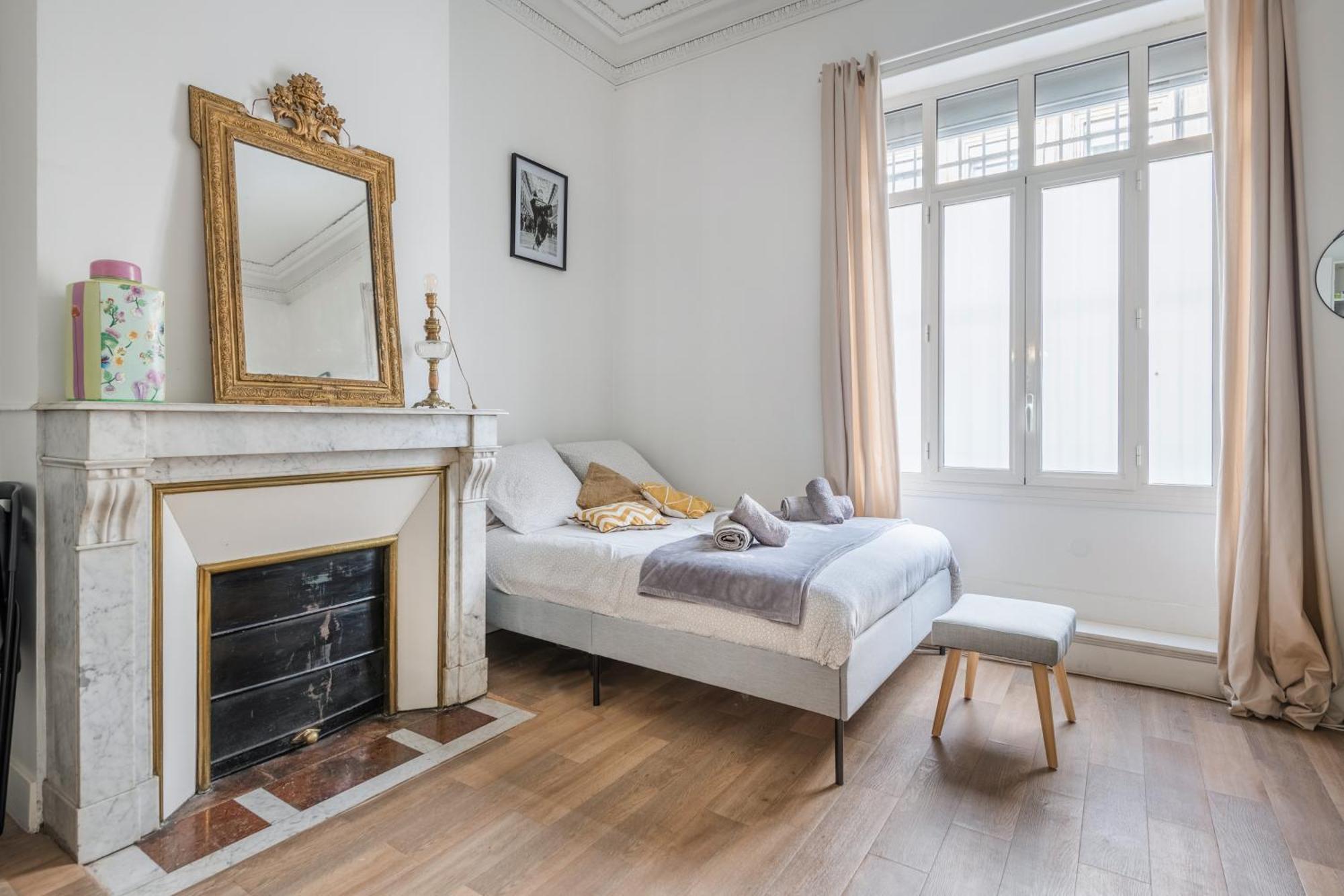 A Gambetta Apartment *