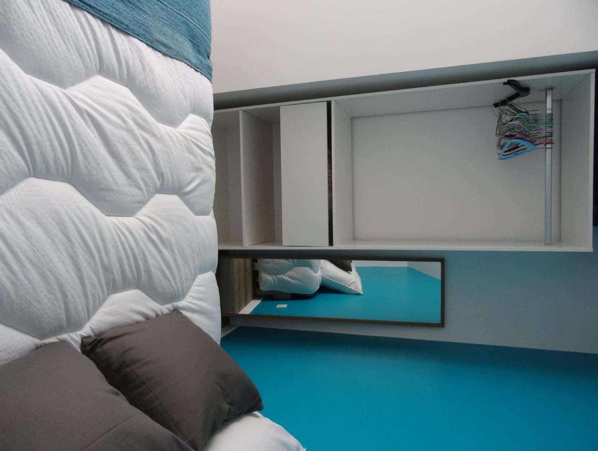 Privee En Colocation Dans Agreable Maison Avec Jardin - A Private In A Shared House With Garden Homestay Bordeaux