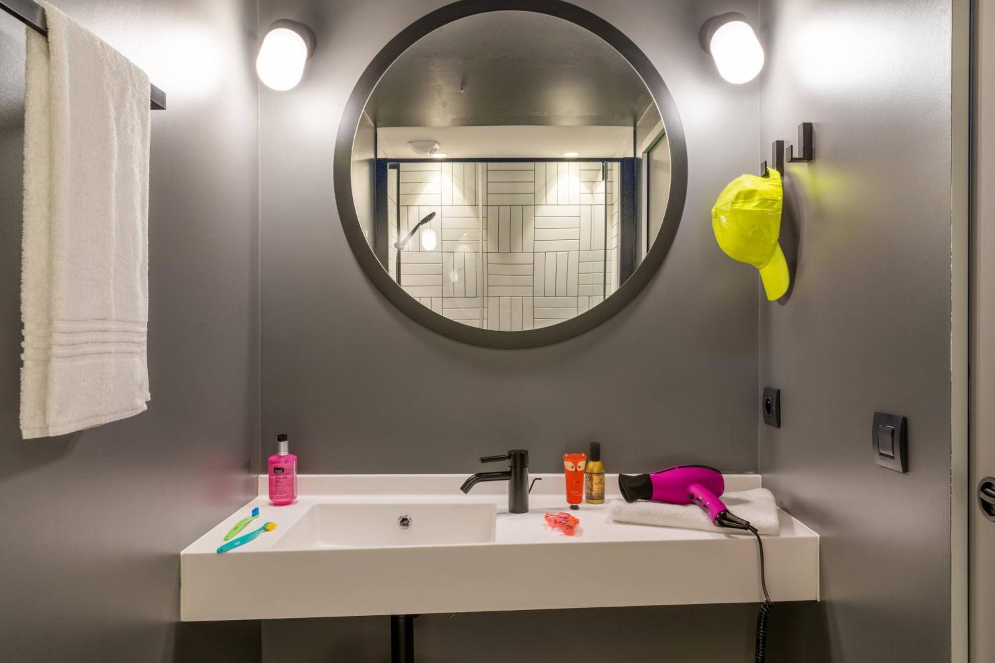 Moxy 3*