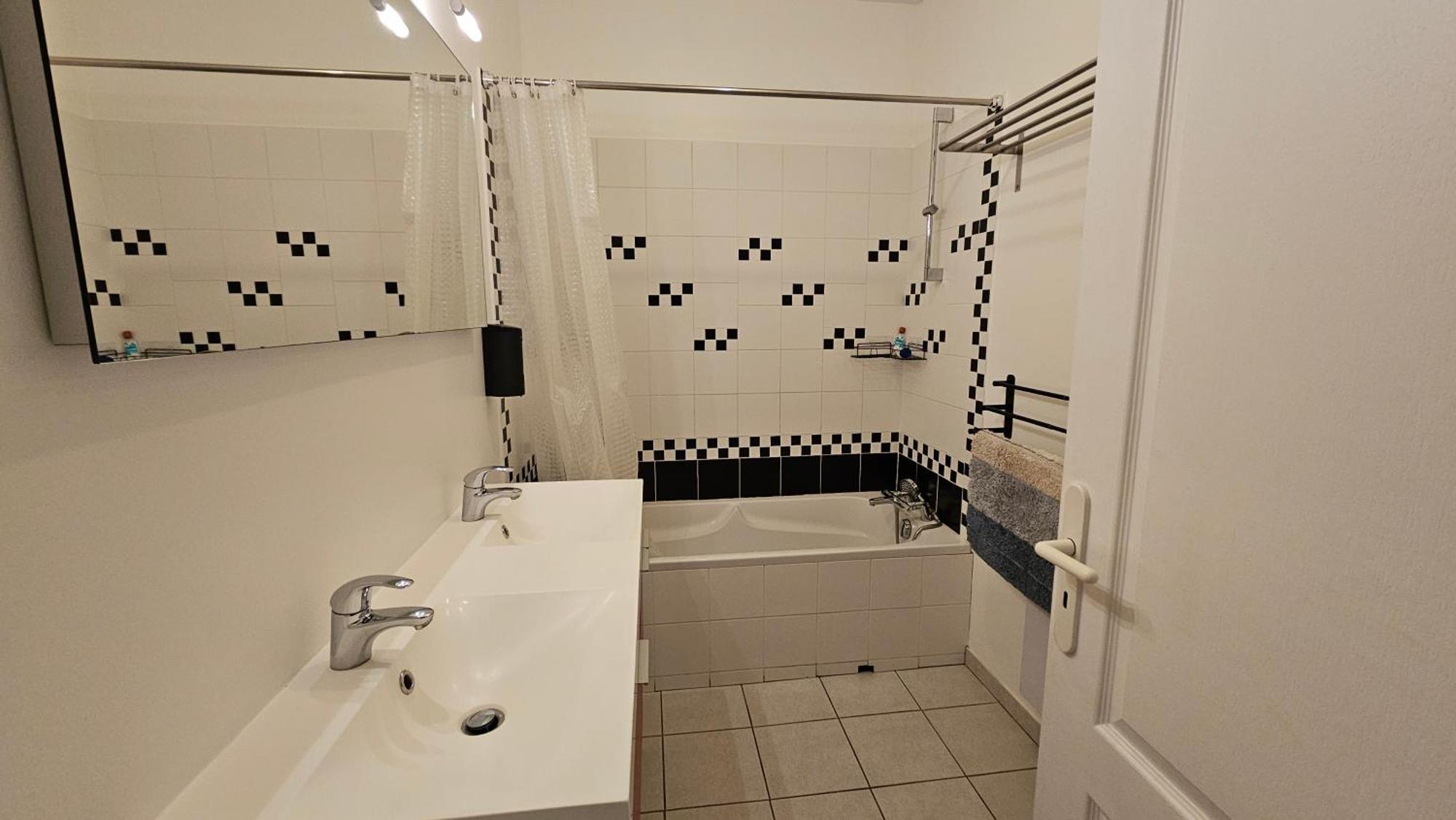 Bed To Rent - Maison Calme Avec Jacuzzi Sous Supplement Homestay *