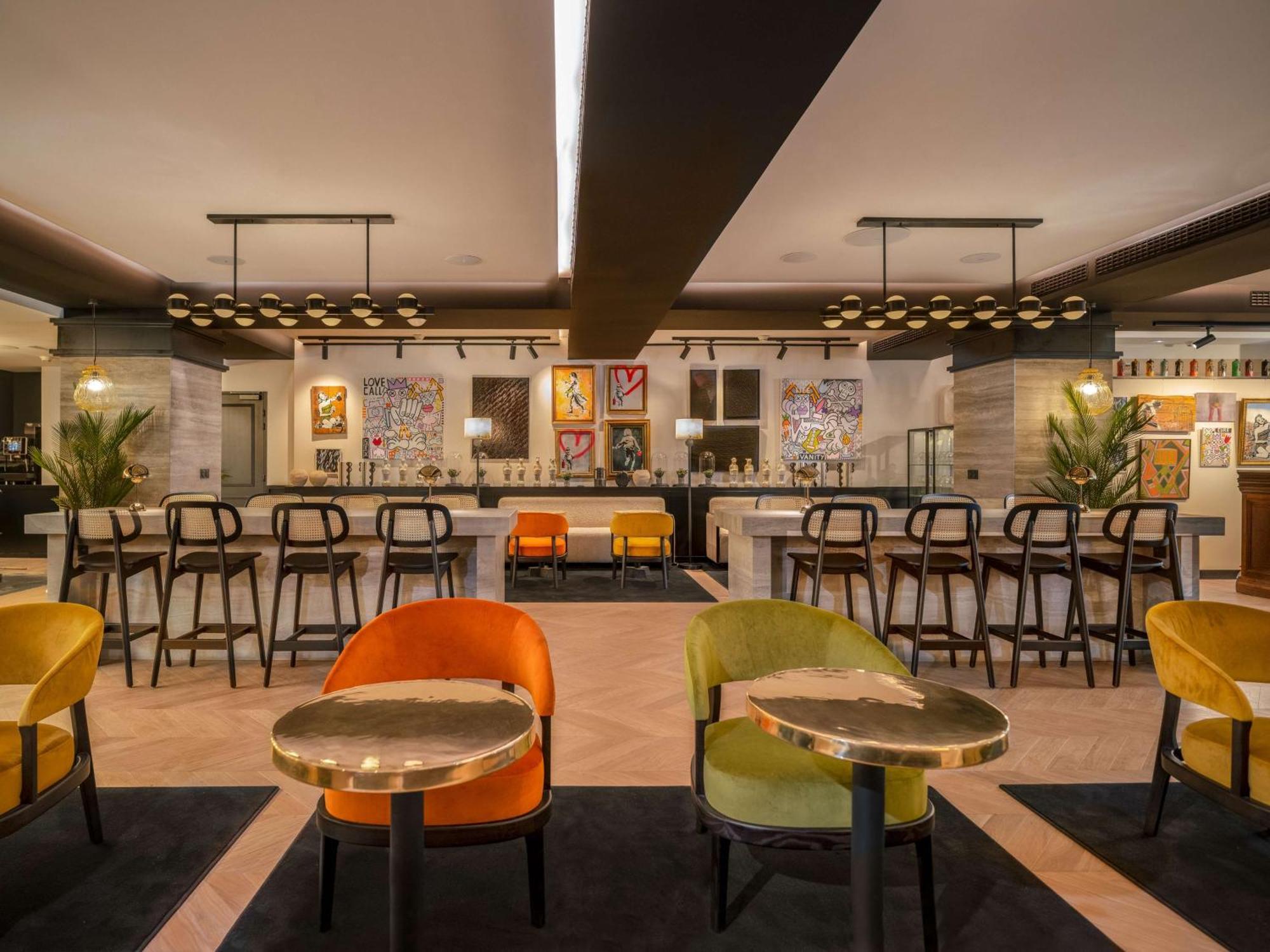 Marty - Tapestry Collection By Hilton Bordeaux