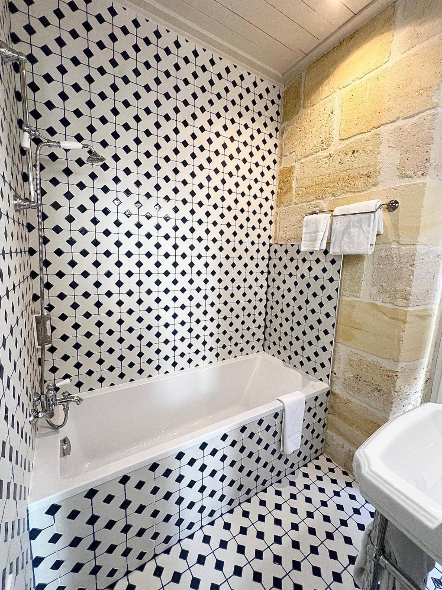Hotel La Tour Intendance 3*