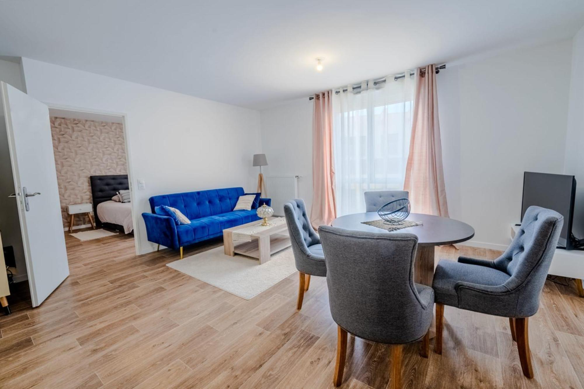 Pretty Island Of Calm In Apartment *