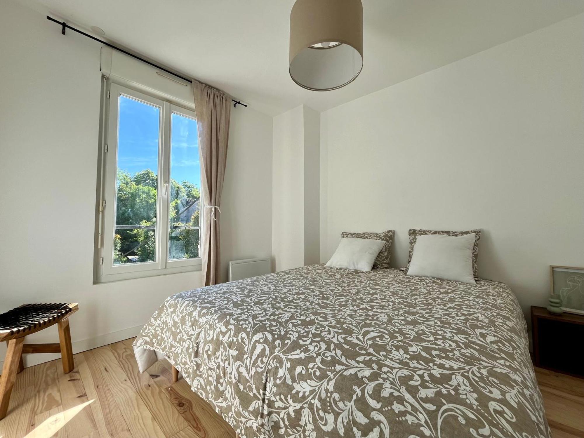 Apartment Centre *