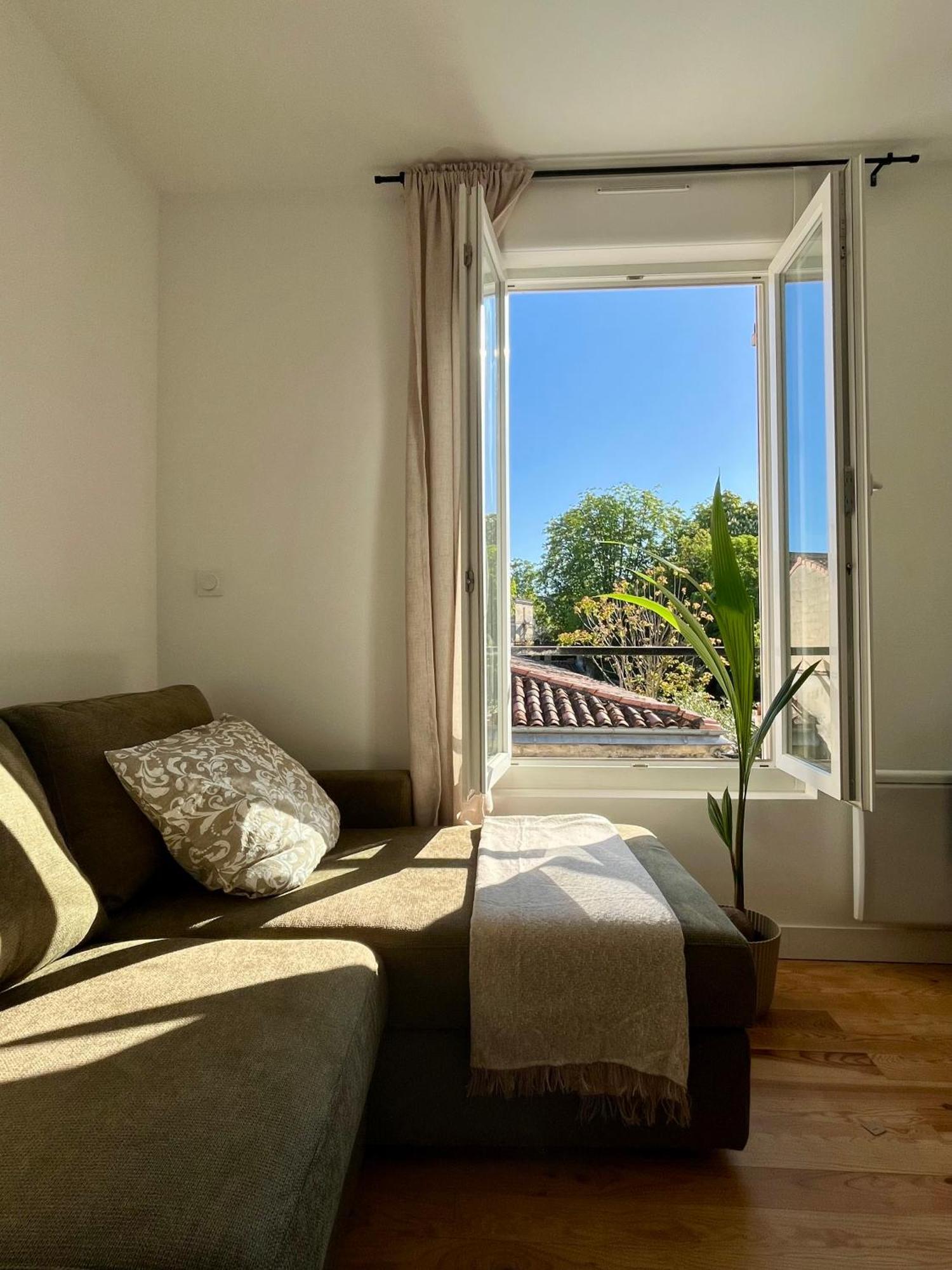 Apartment Centre *