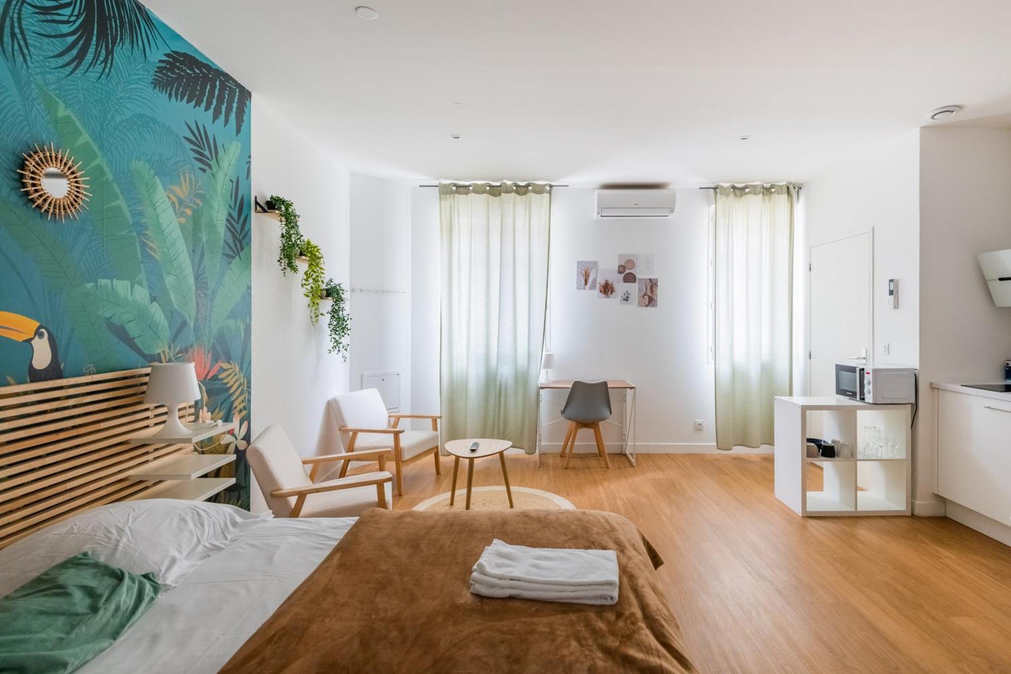Apartment Le Jungle: Grand Renove, Climatise, Proche De La Gare