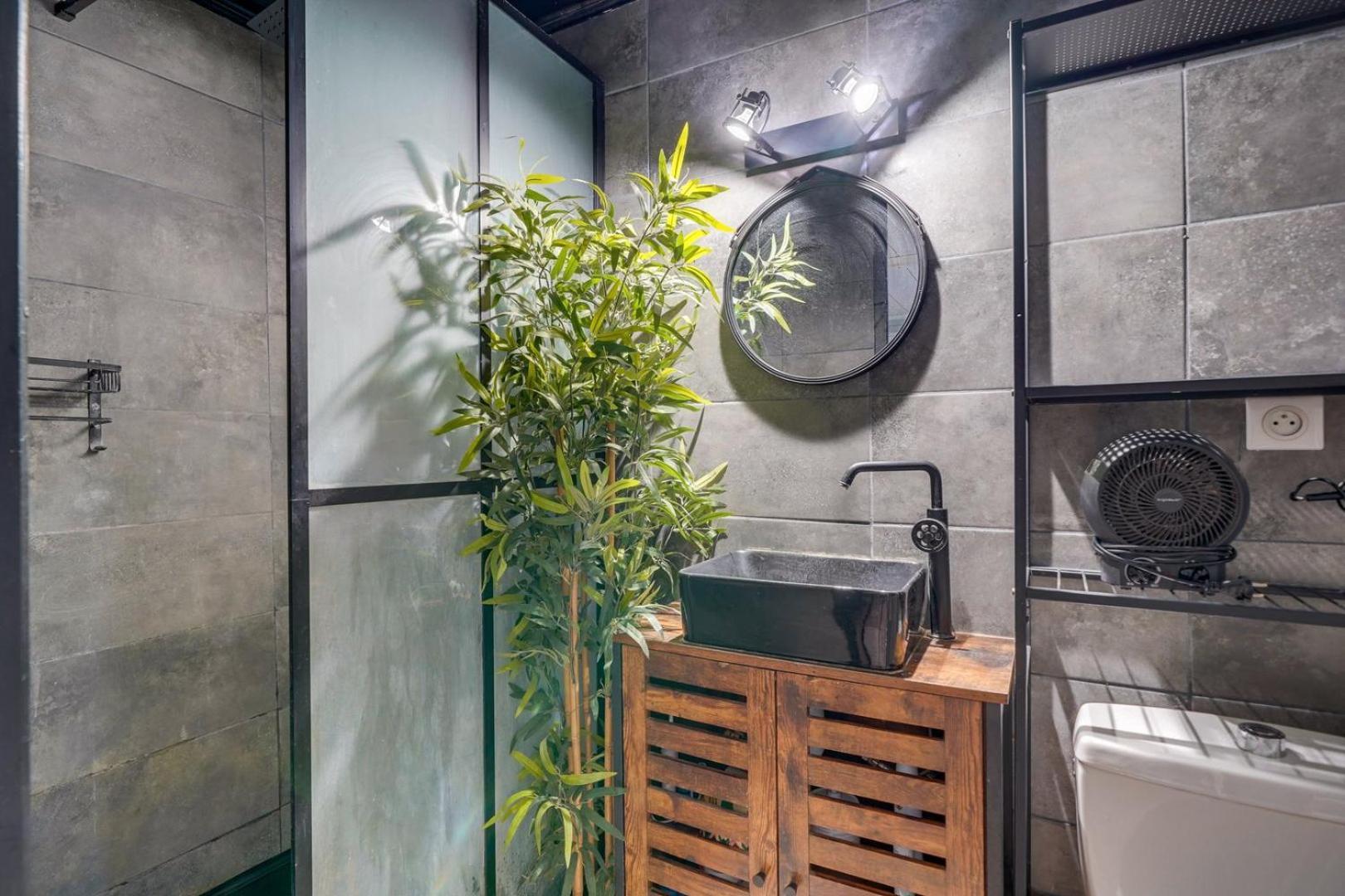 Maison Avec Terrasse & Parking Bacalan Guest house *