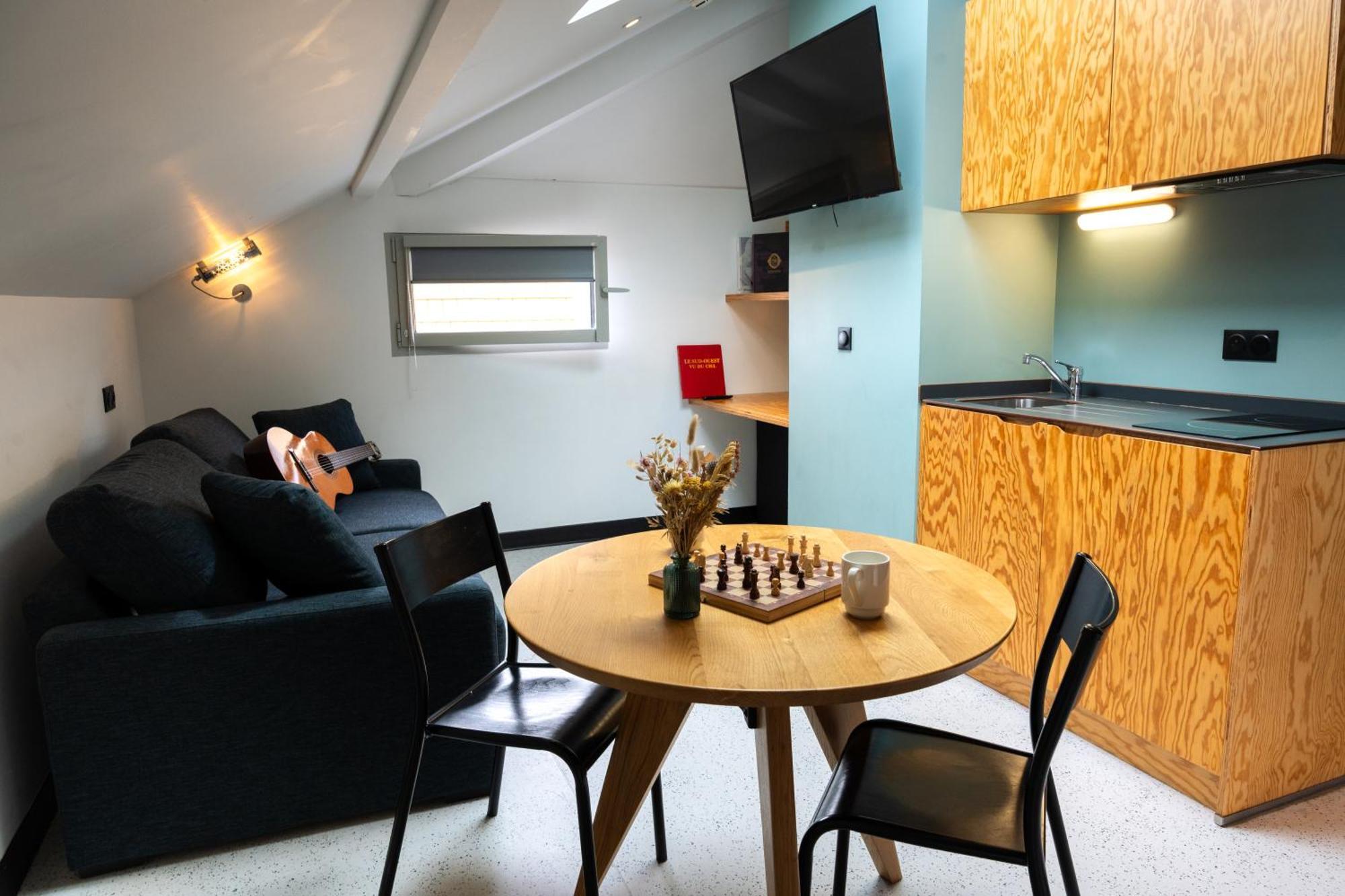 Hotel Eklo Centre Bastide Bordeaux