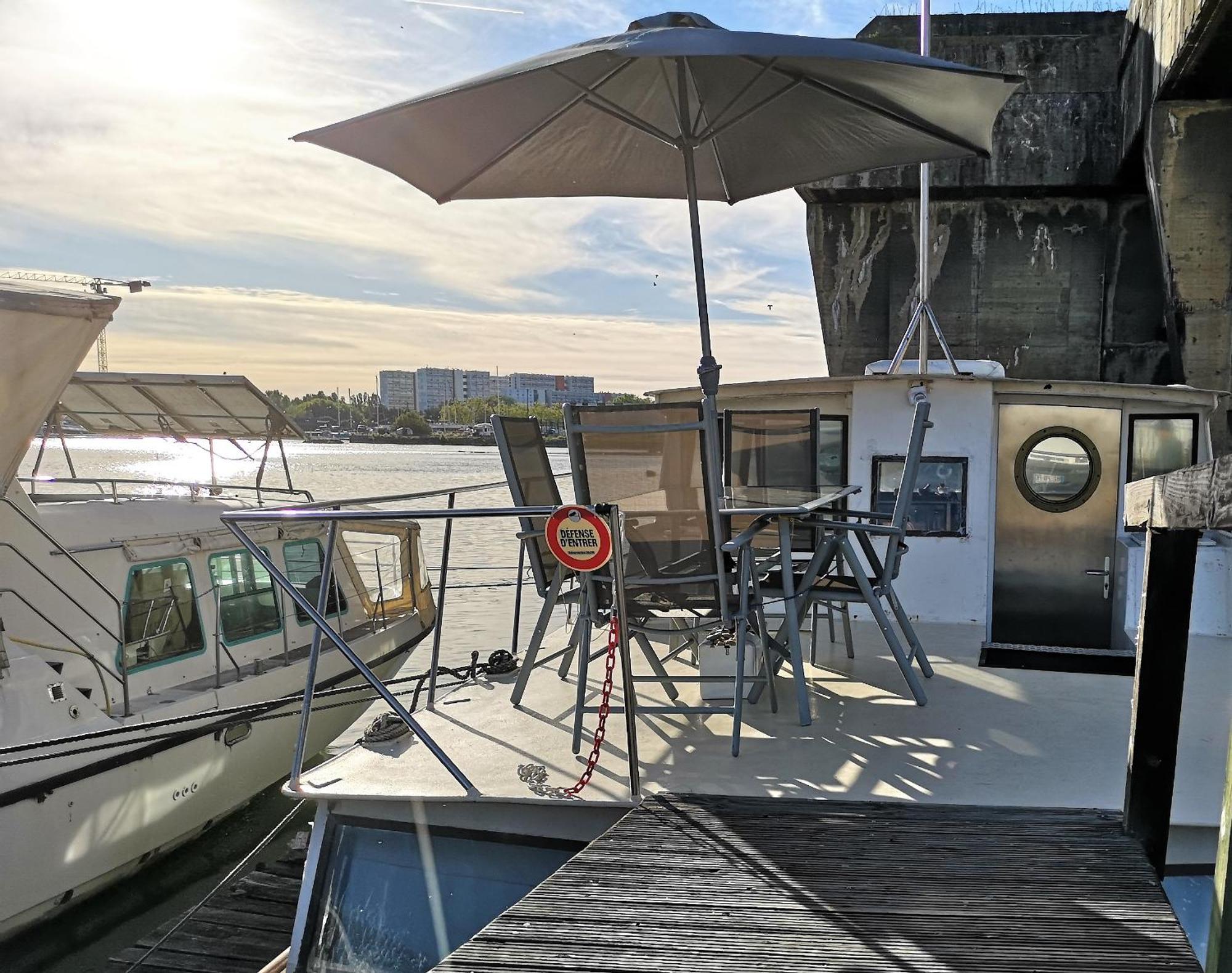 Le Bateau Ivre Botel Bordeaux