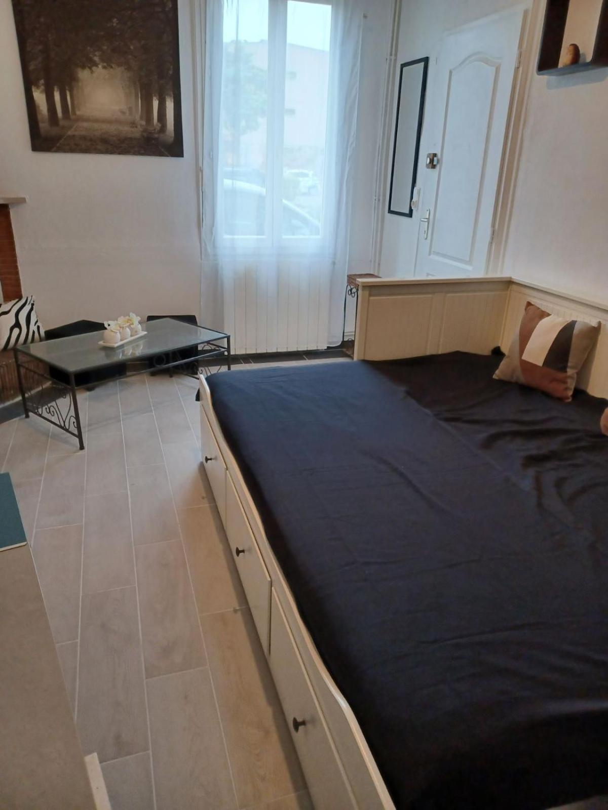 Calme Avec Un Lit Apartment