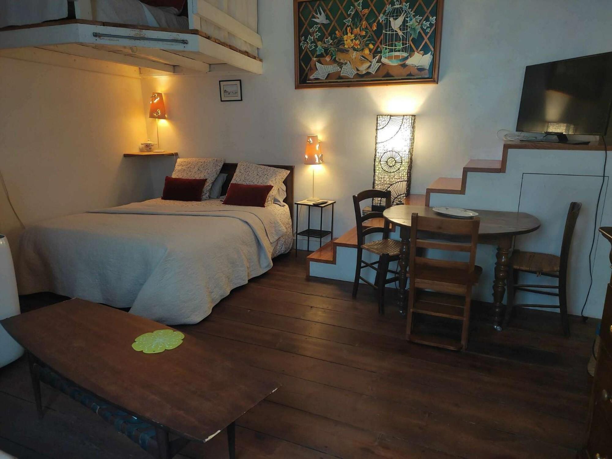 Le Miroir Aux Fees Bed & Breakfast
