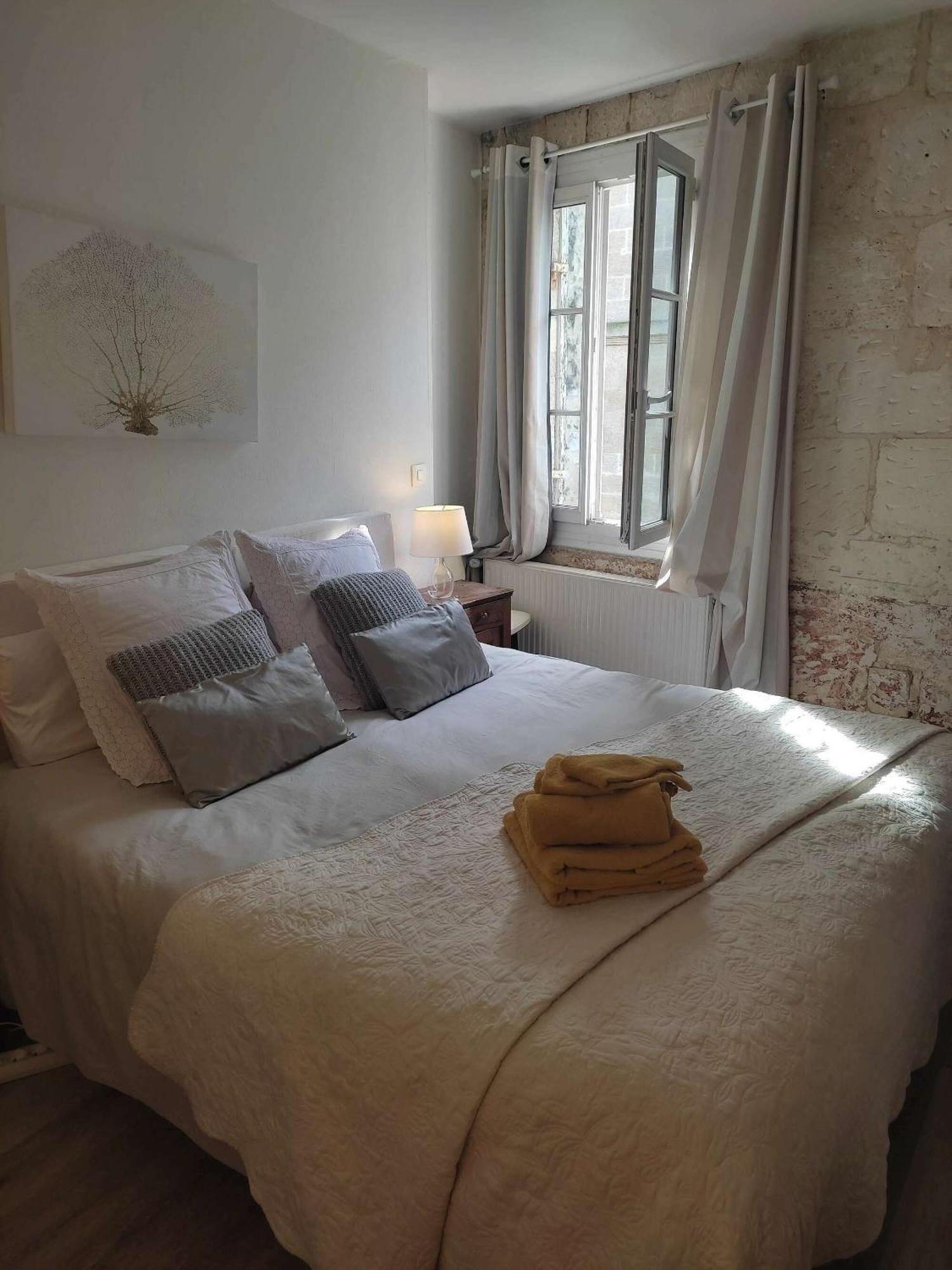 Le Miroir Aux Fees Bed & Breakfast 2*