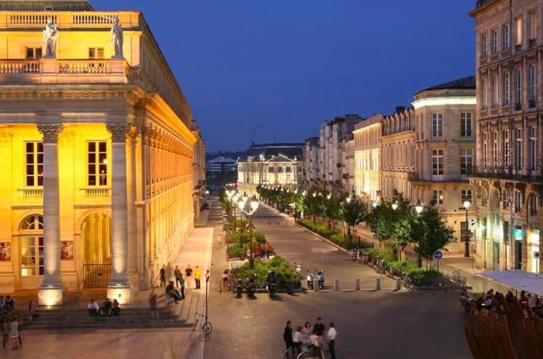 Guestready - Sunny Attic Near Grand Theatre Căn hộ