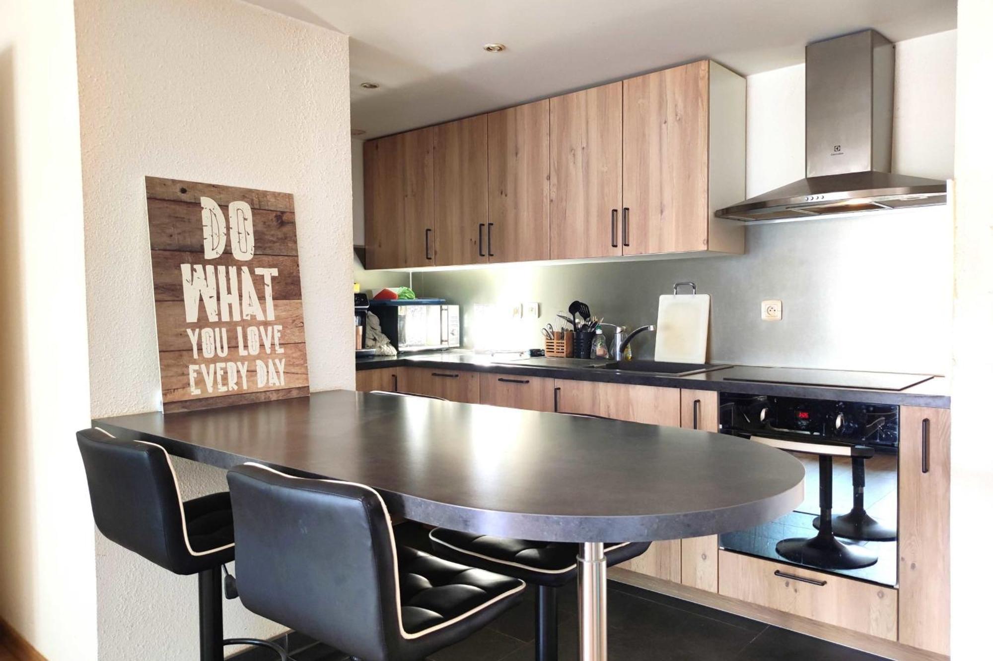 Apartment Spacious With Parking In *