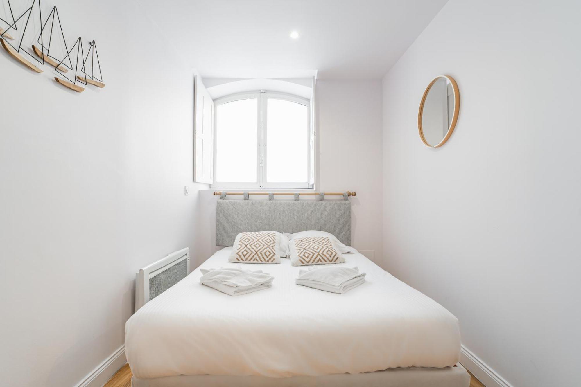 Aux Portes Du Jardin Public Apartment