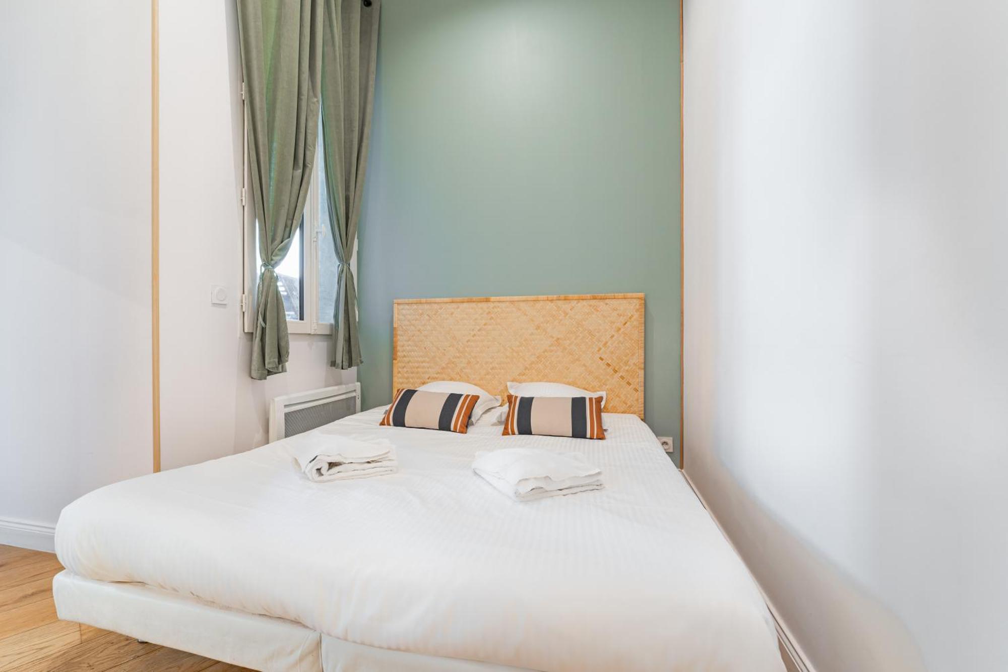 Aux Portes Du Jardin Public Apartment