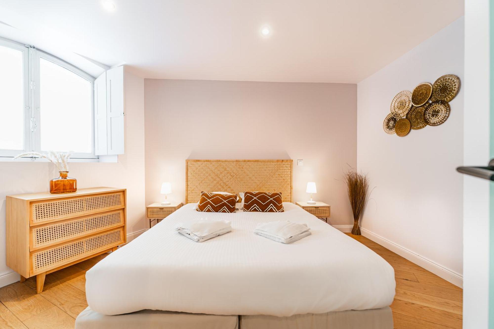 Aux Portes Du Jardin Public Apartment