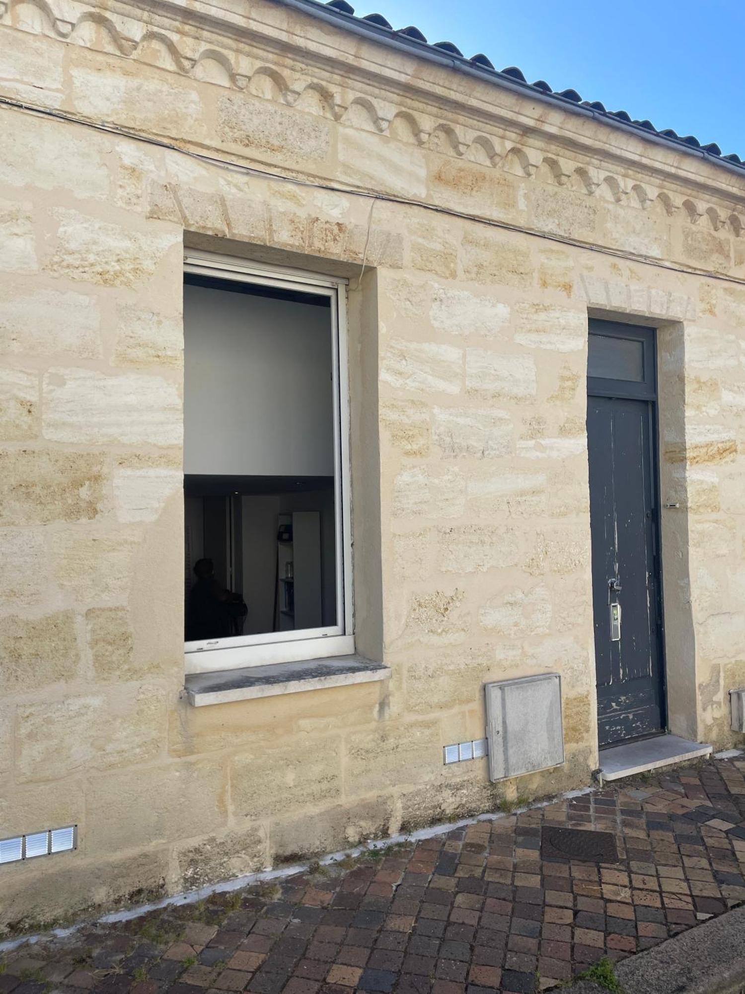 Petite Echoppe En Pierre Bordeaux