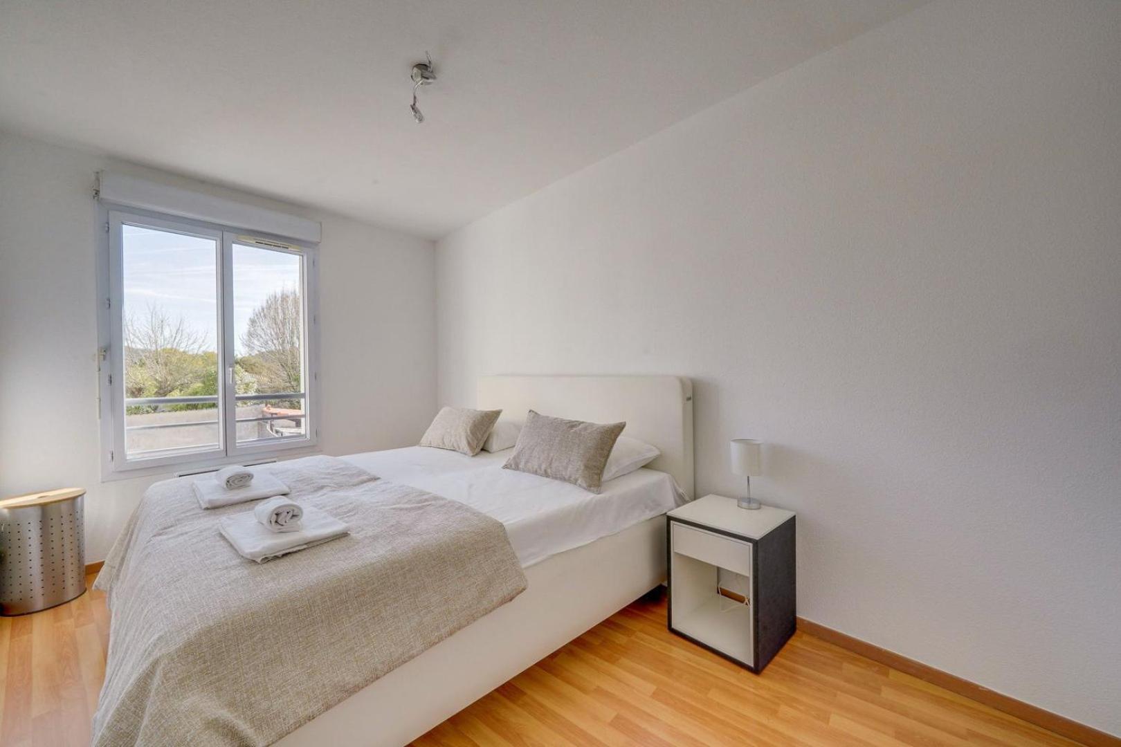 Apartment Lovely Flat With Parking *