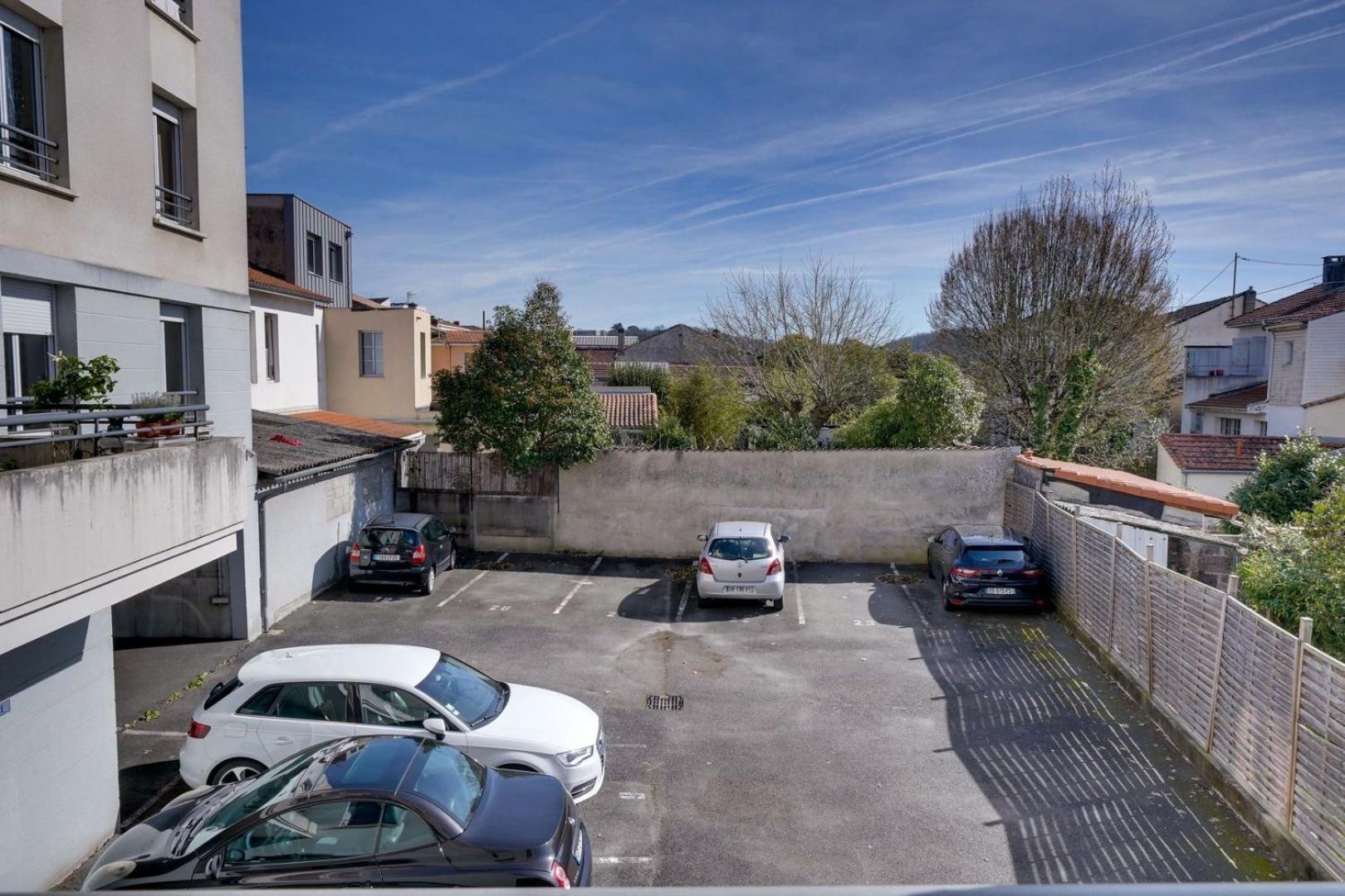 Apartment Lovely Flat With Parking
