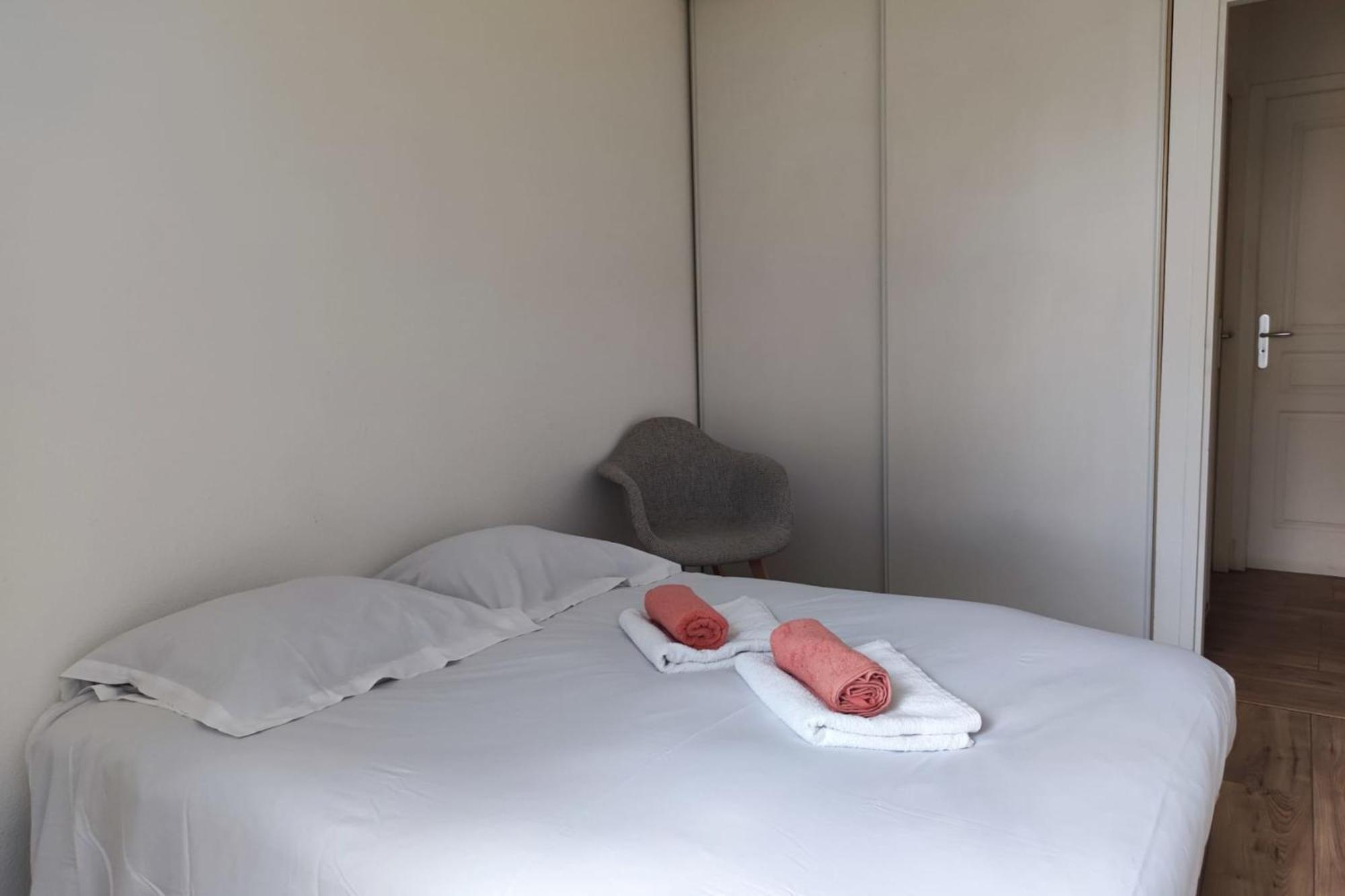 Apartment Spacious With Parking In *