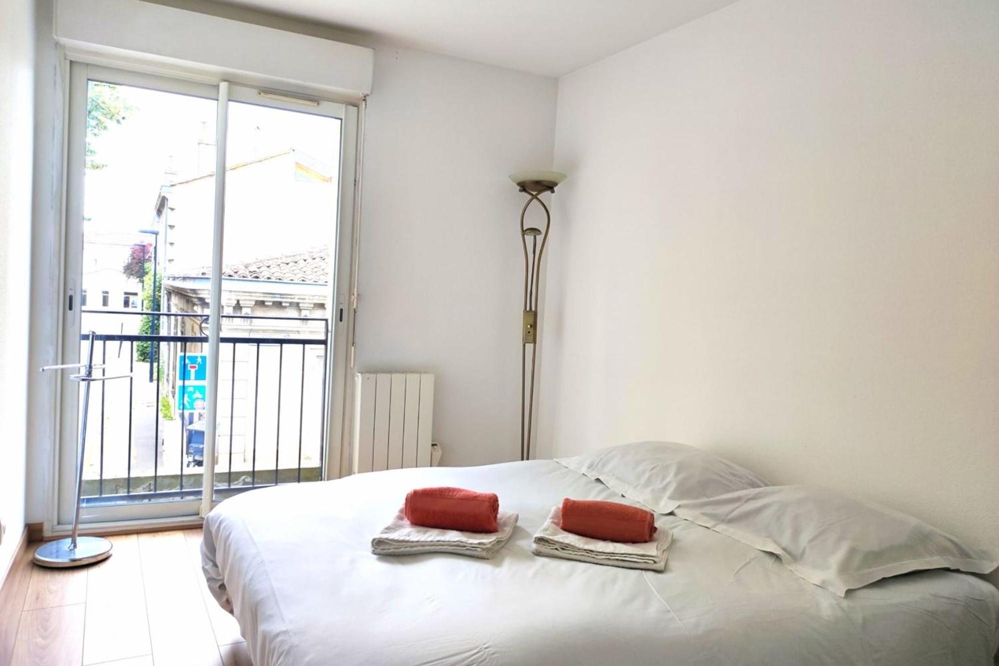 Spacious With Parking In Apartment Bordeaux