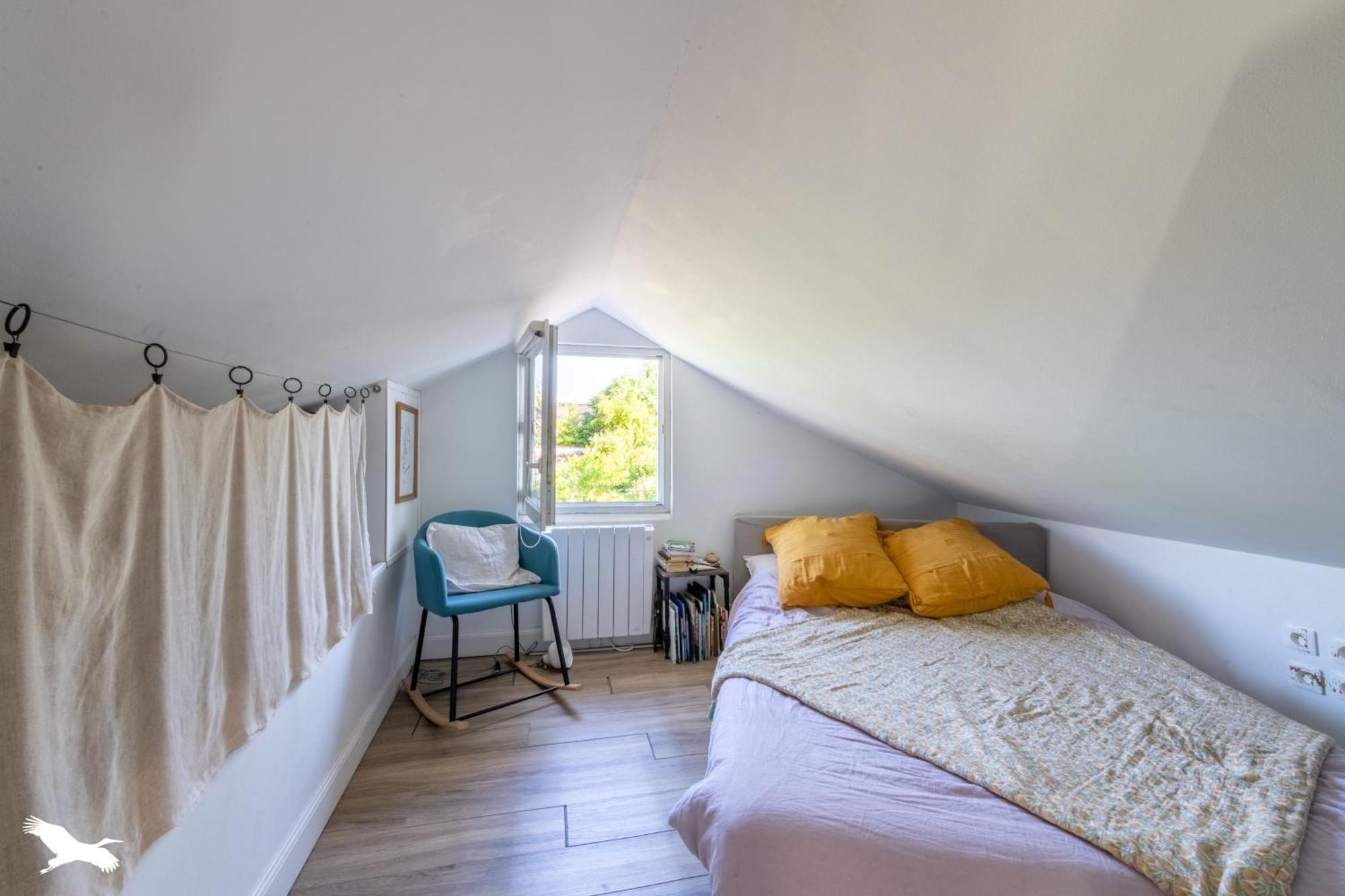 Maison Typique Avec Jardin, Proche Pont De Pierre Holiday home