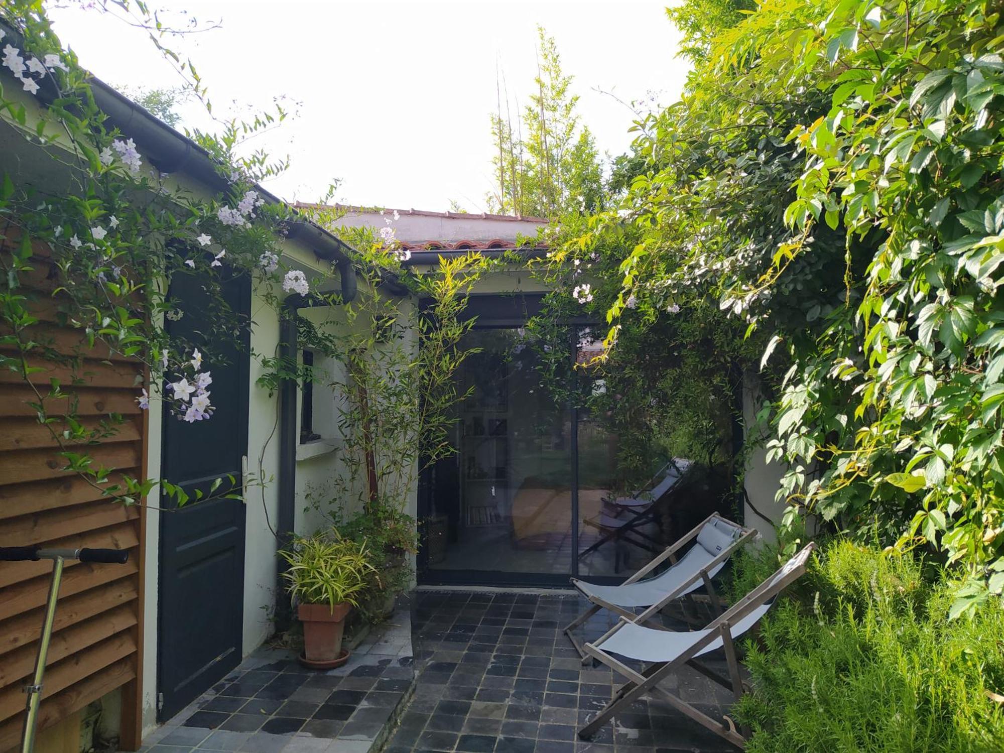Maison Typique Avec Jardin, Proche Pont De Pierre Hébergement de vacances Bordeaux