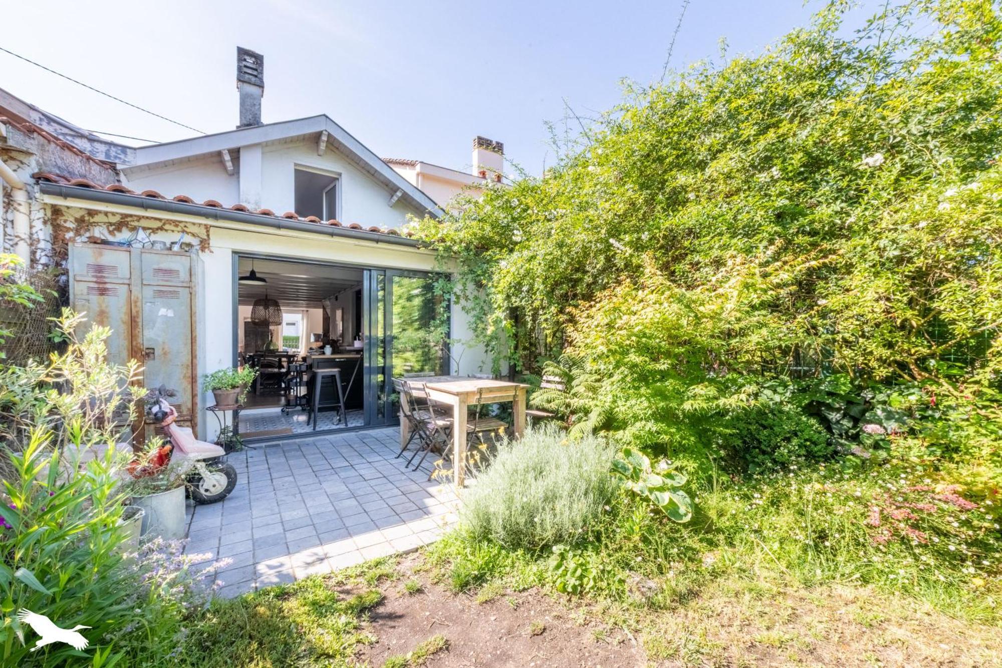Maison Typique Avec Jardin, Proche Pont De Pierre Holiday home Bordeaux