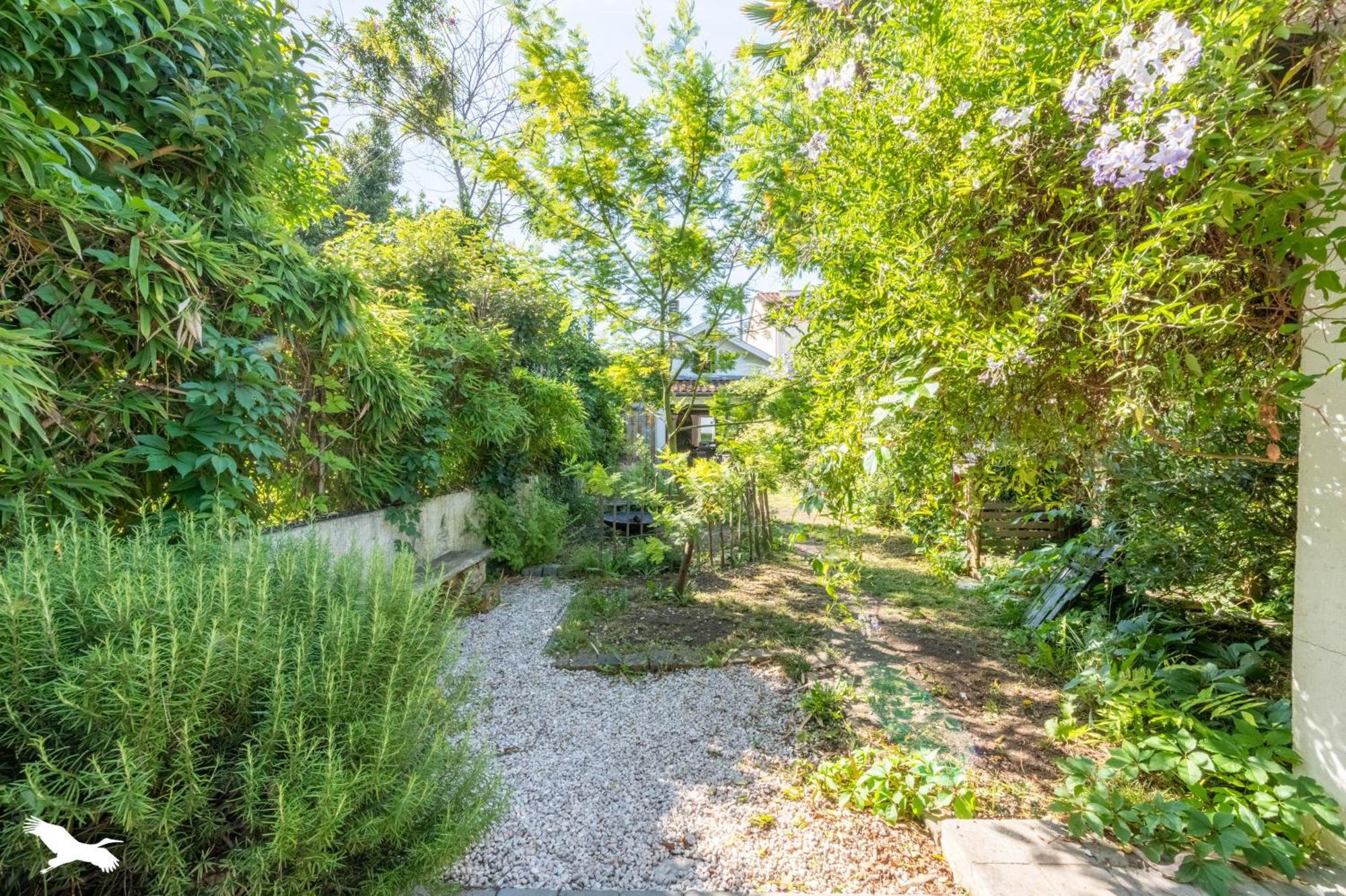 Maison Typique Avec Jardin, Proche Pont De Pierre