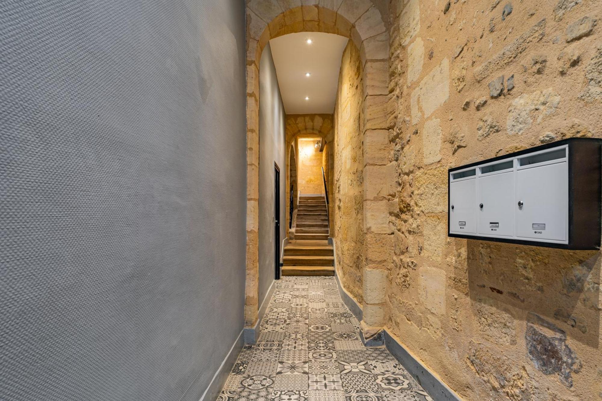 Appartement Hypercentre Avec Petite Terrasse Bordeaux