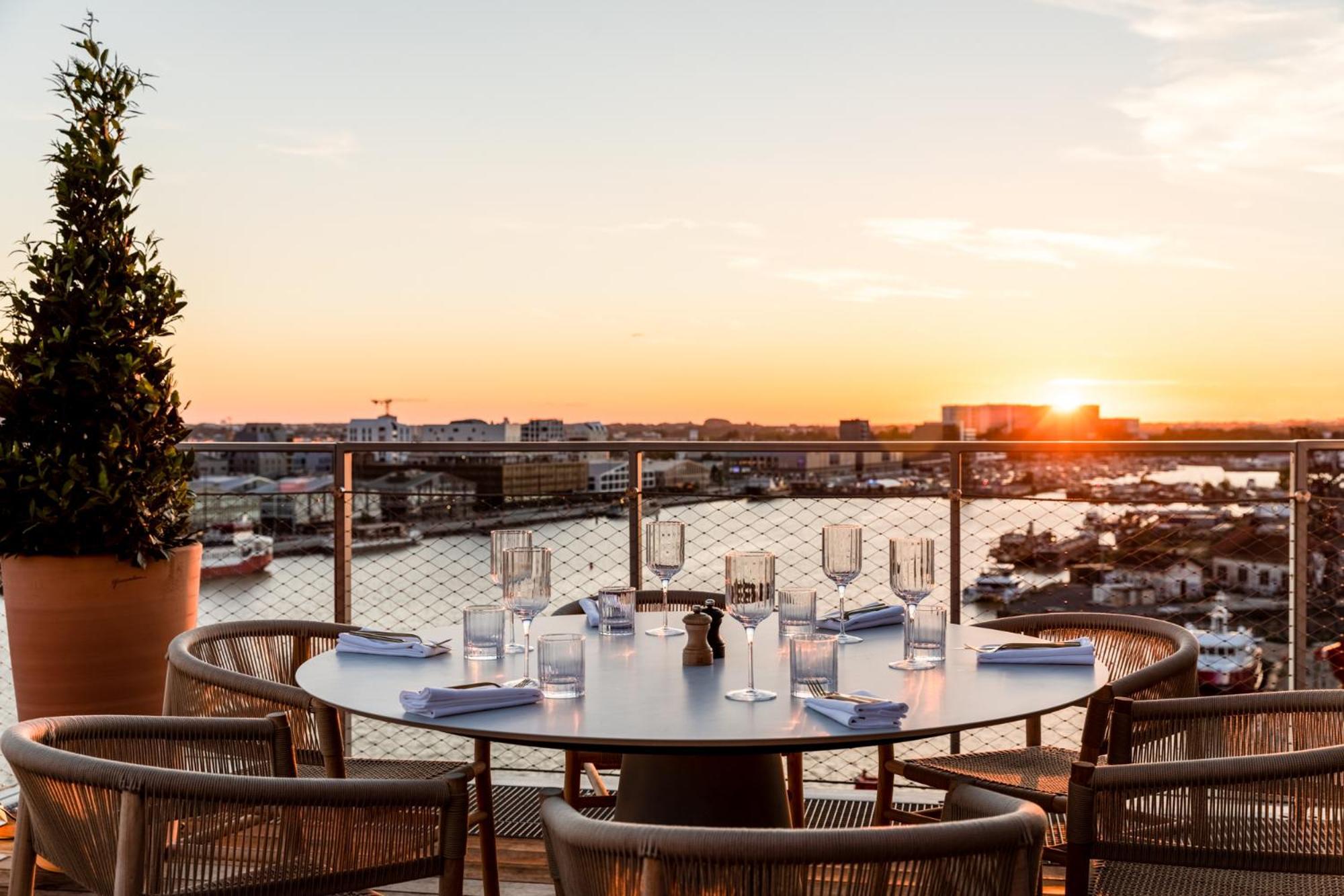 Renaissance Hotel 4*